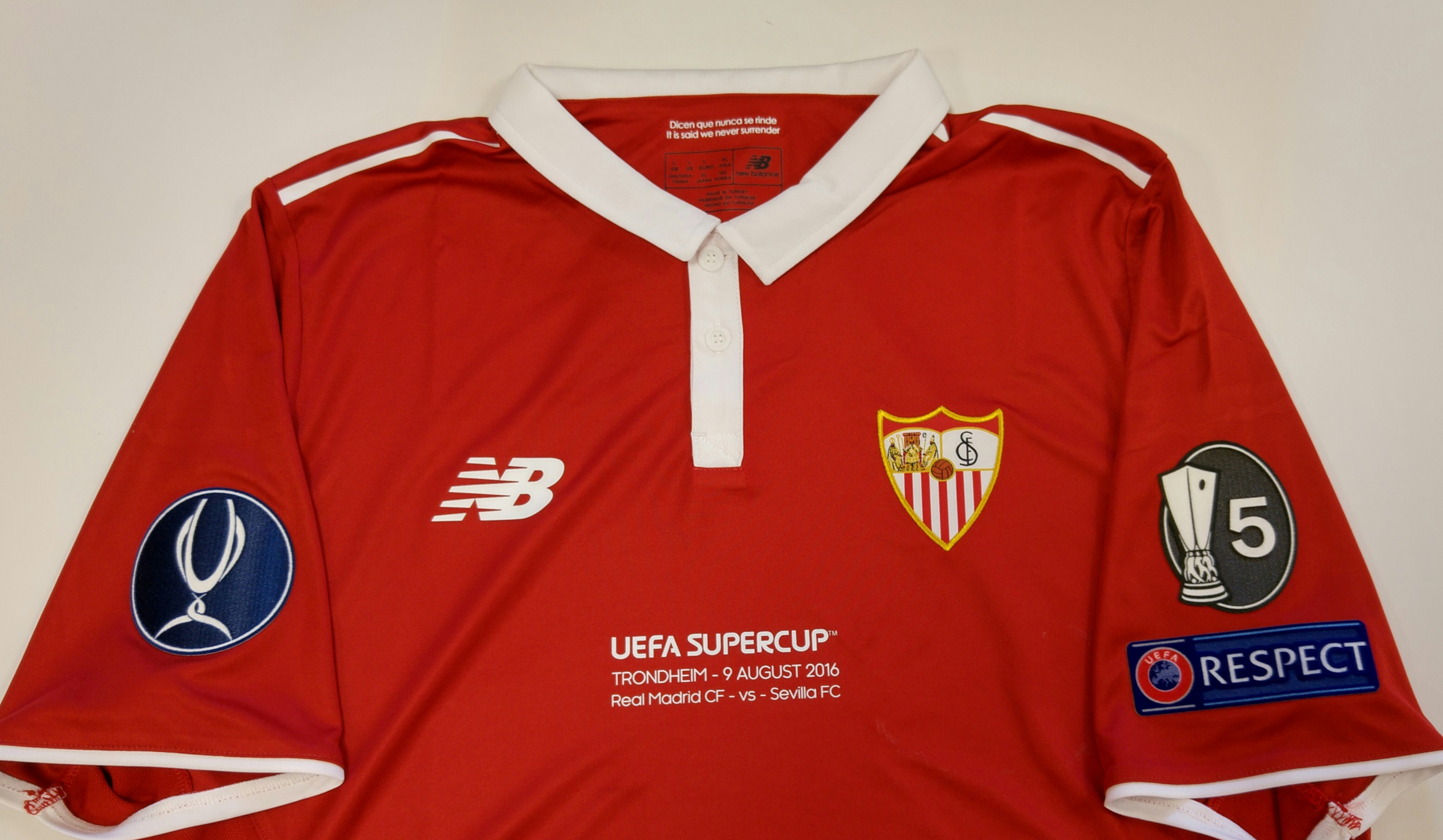 Parche de la Europa League en la camiseta del Sevilla FC