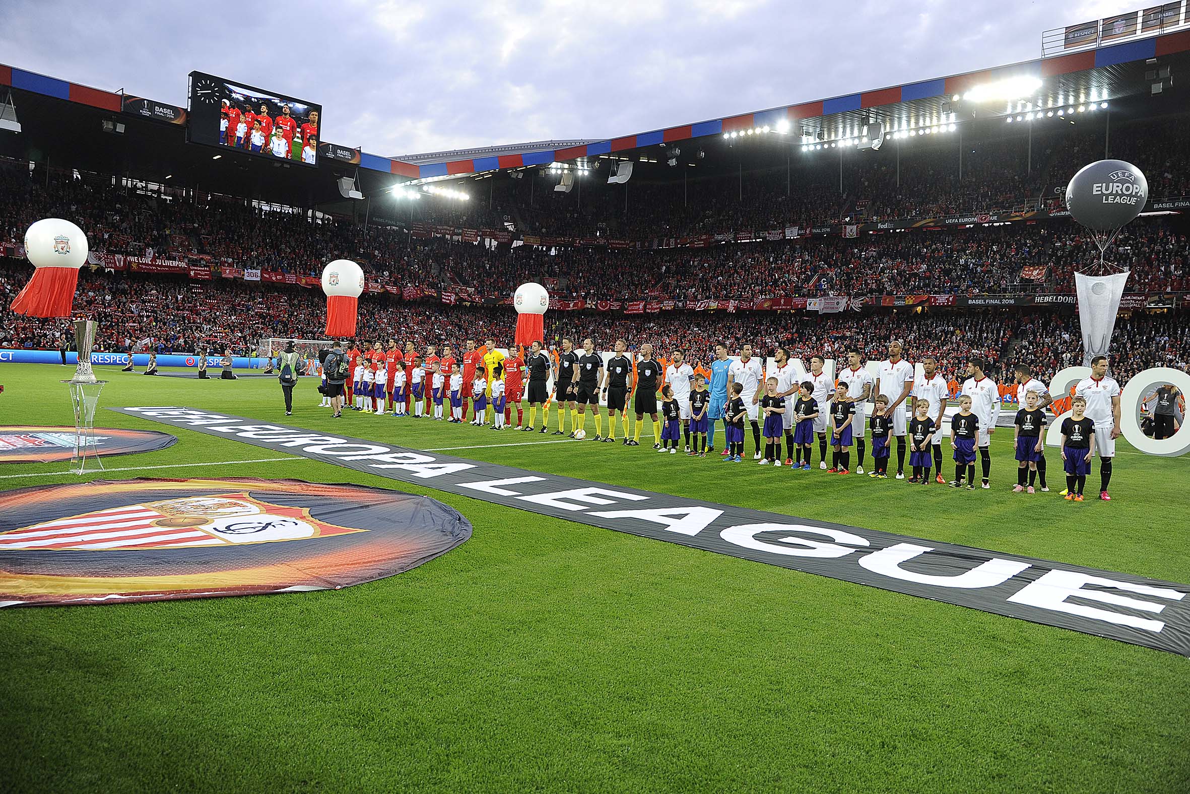 Inicio de la final de la UEFA Europa League Liverpool FC-Sevilla FC