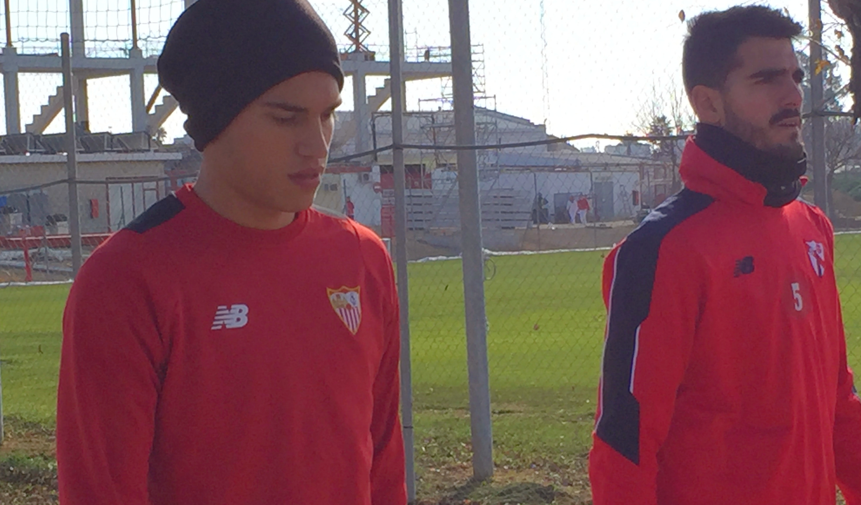 Correa se dirige al entrenamiento junto a Bernardo Cruz 