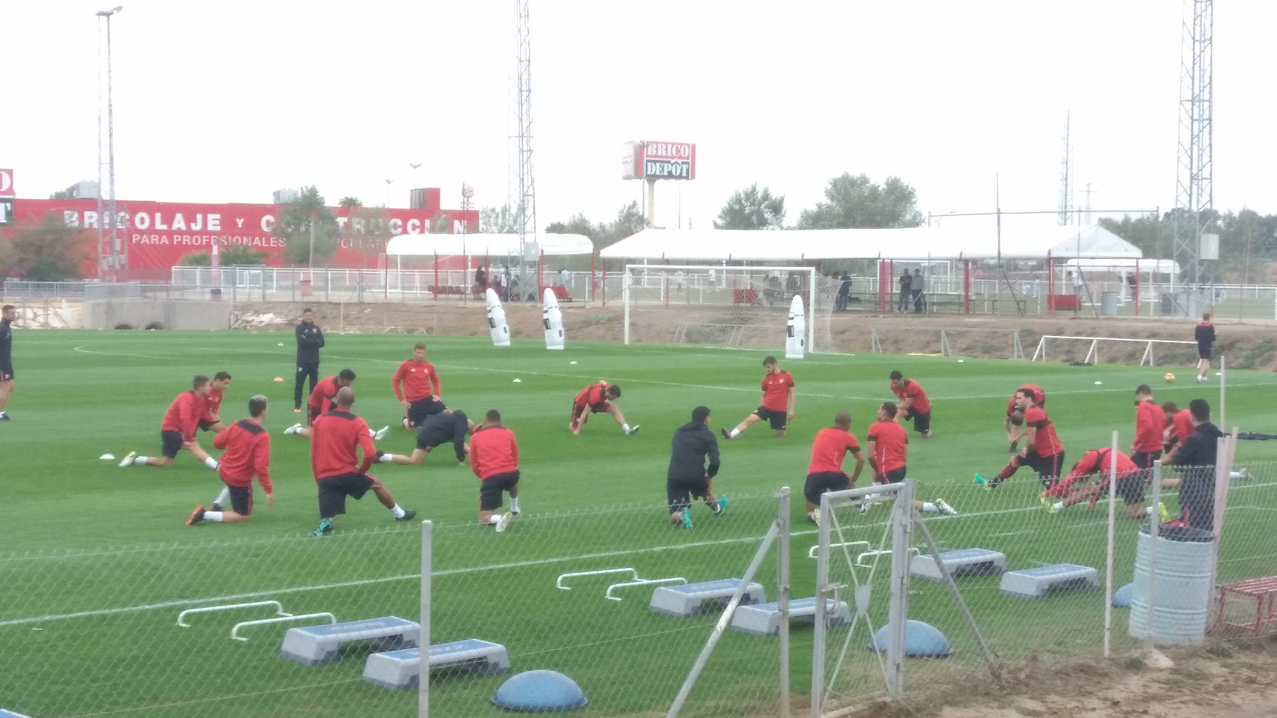 El Sevilla se ejercita en la Ciudad Deportiva