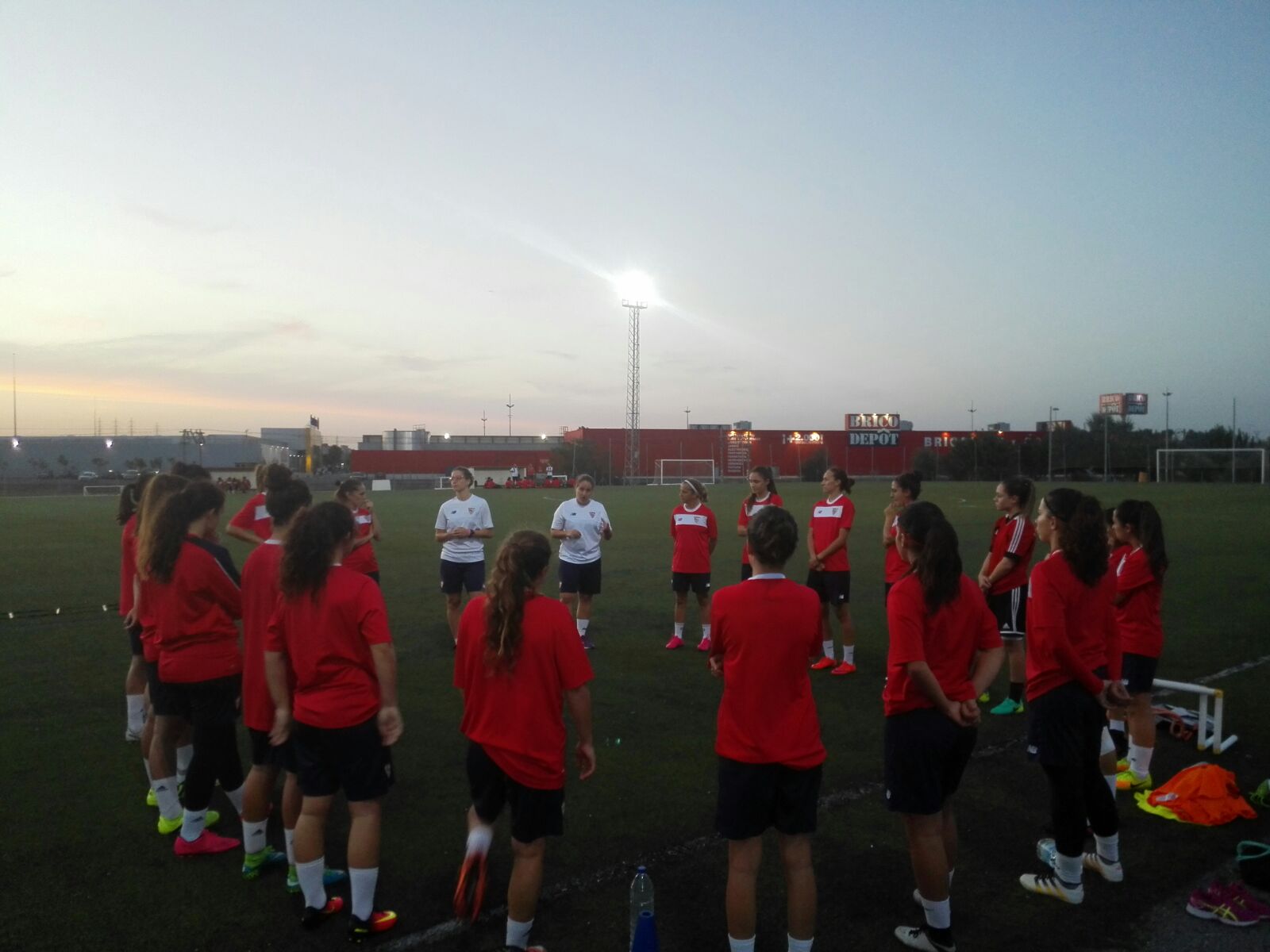 El Sevilla FC Femenino en la ciudad deportiva