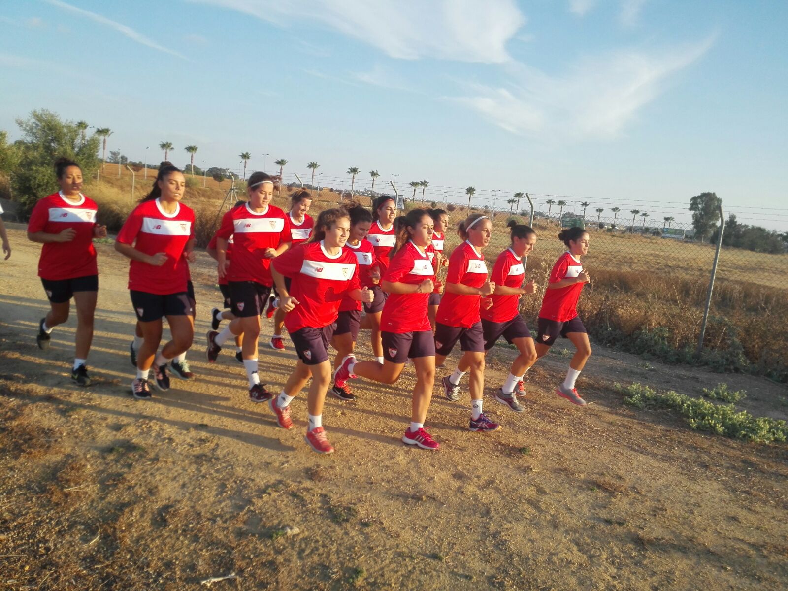 Entrenamiento del Sevilla FC Femenino en la ciudad deportiva