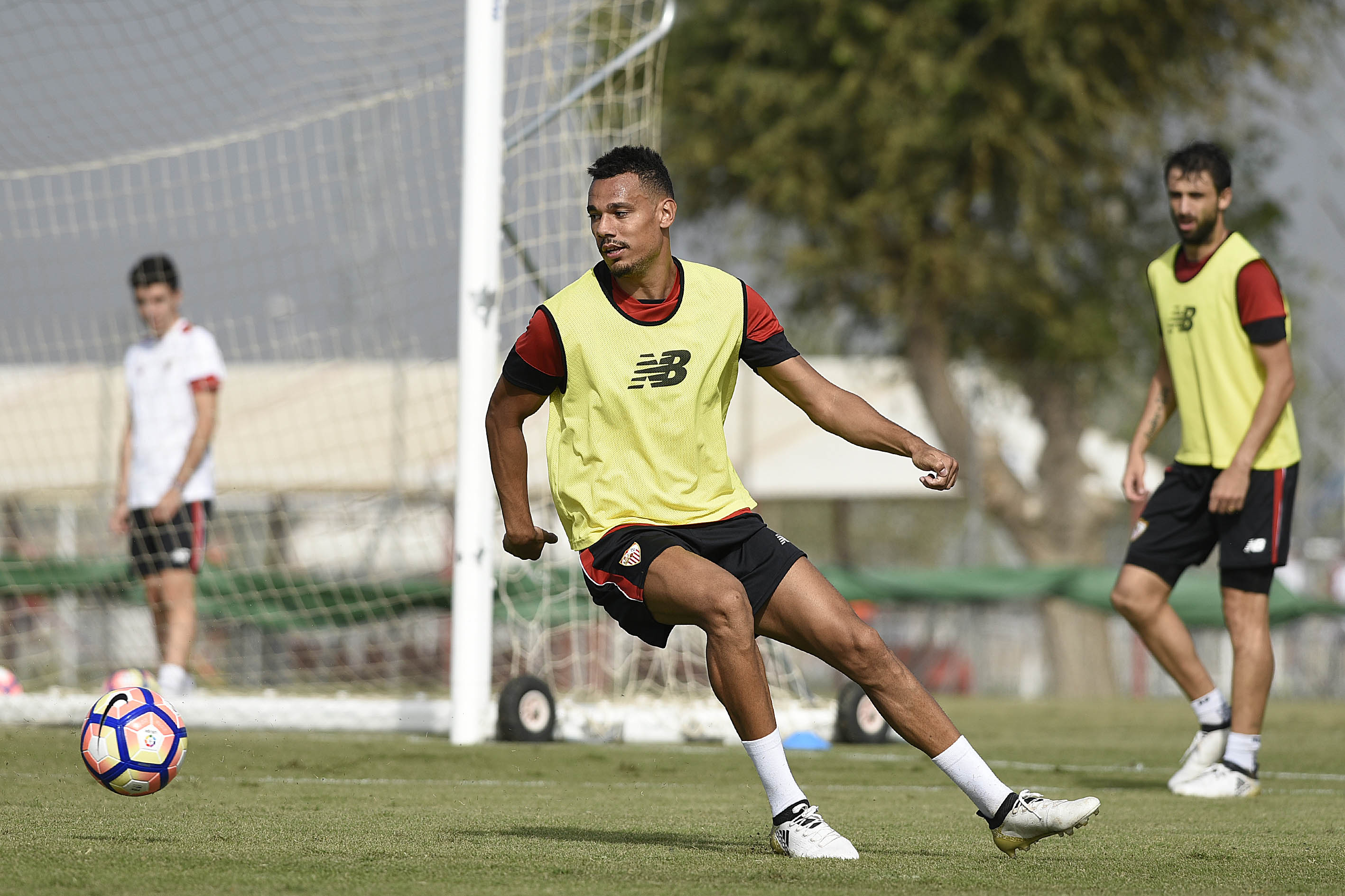 Kolo entrena con el Sevilla FC