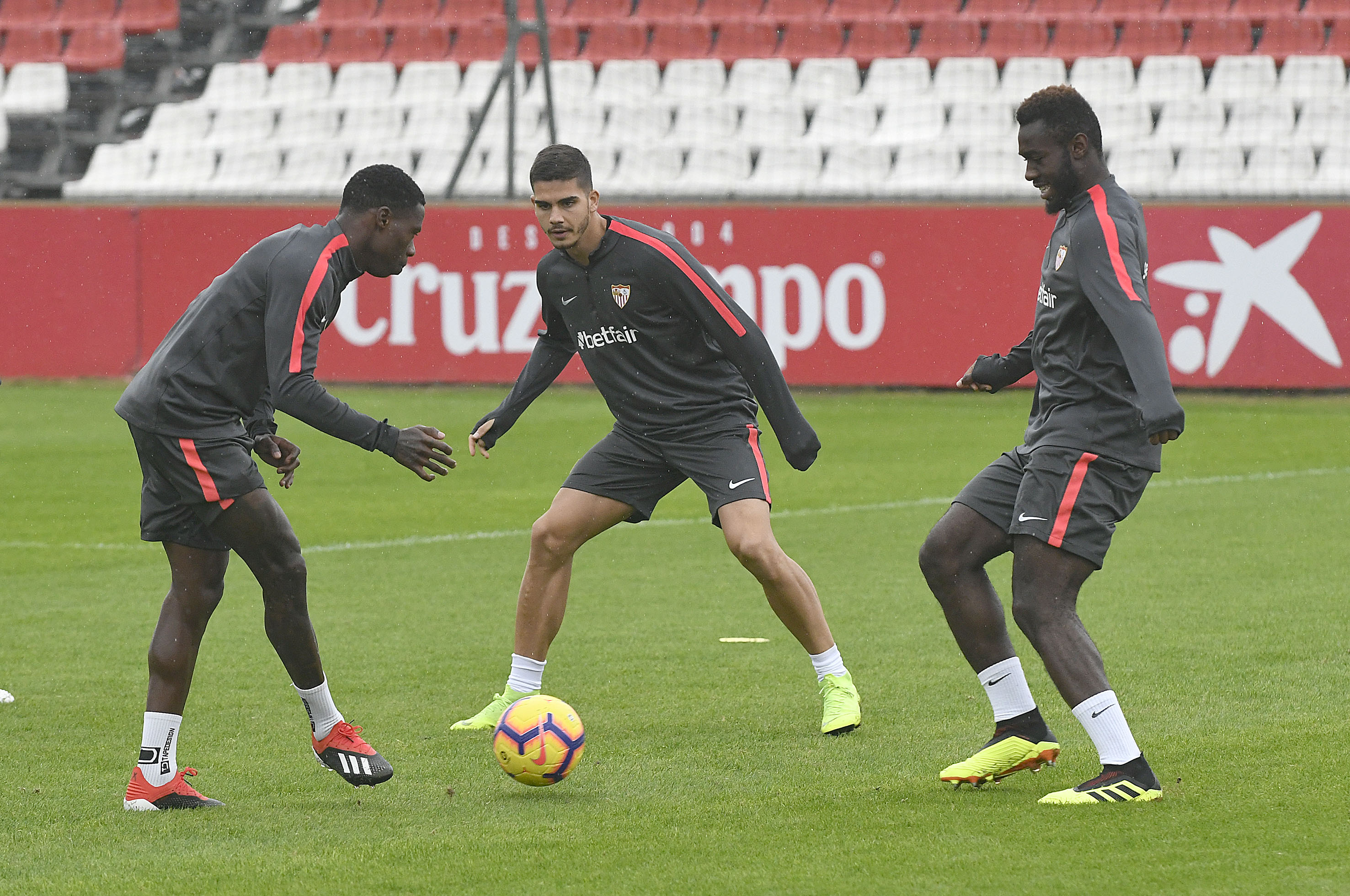 André Silva returns to training