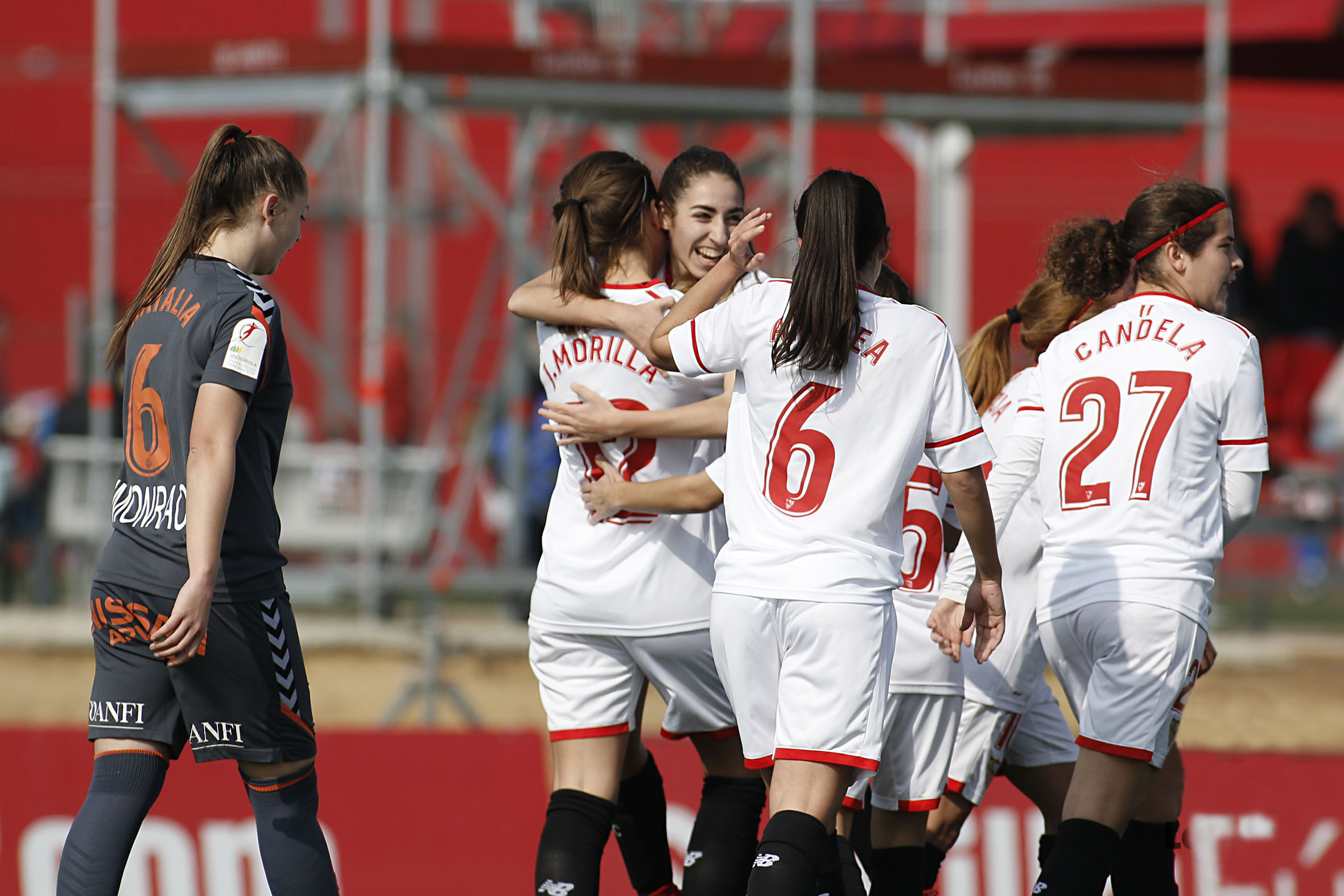 Celebración gol Olga Carmona Sevilla FC femenino
