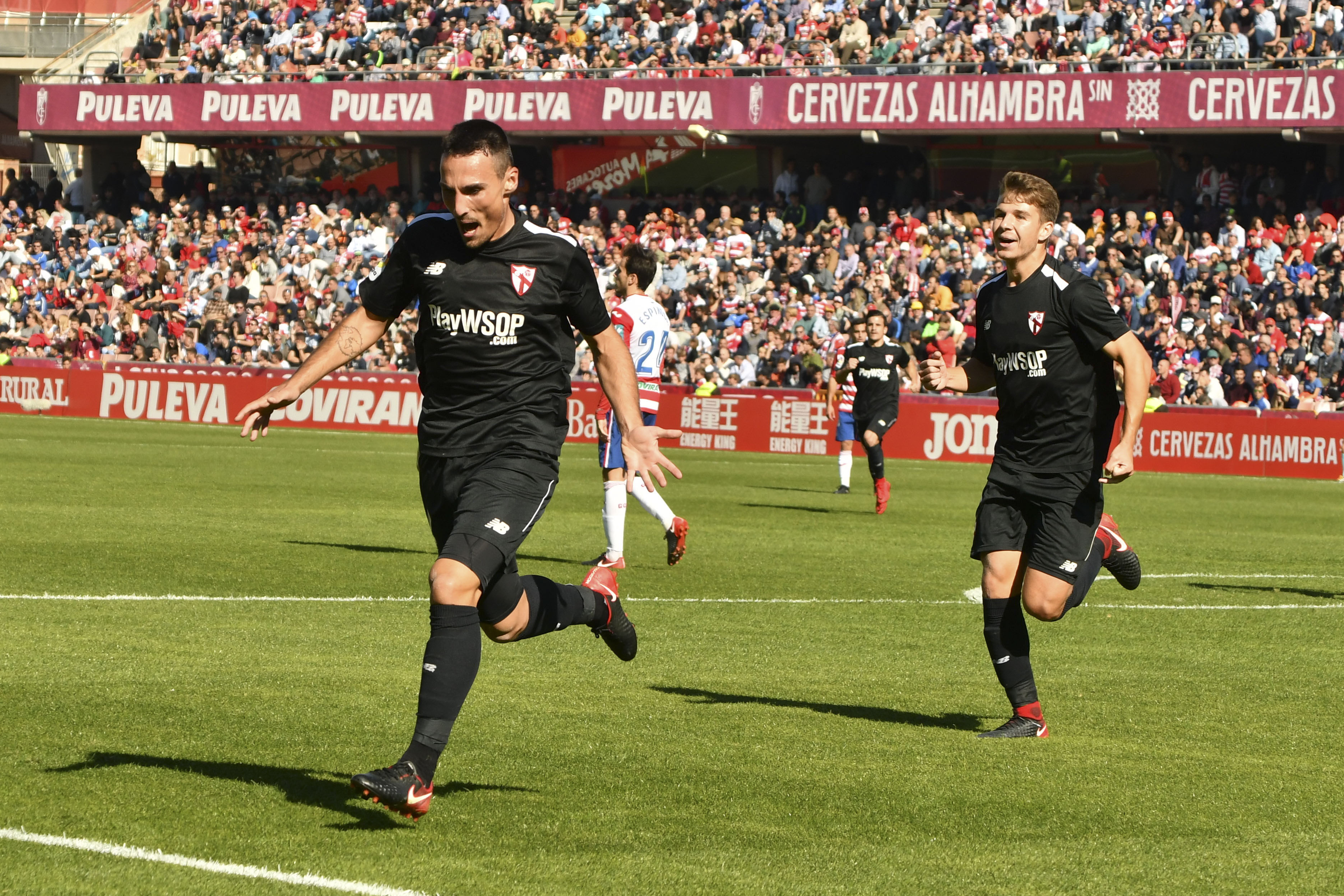 Fede San Emeterio celebra su gol en Granada