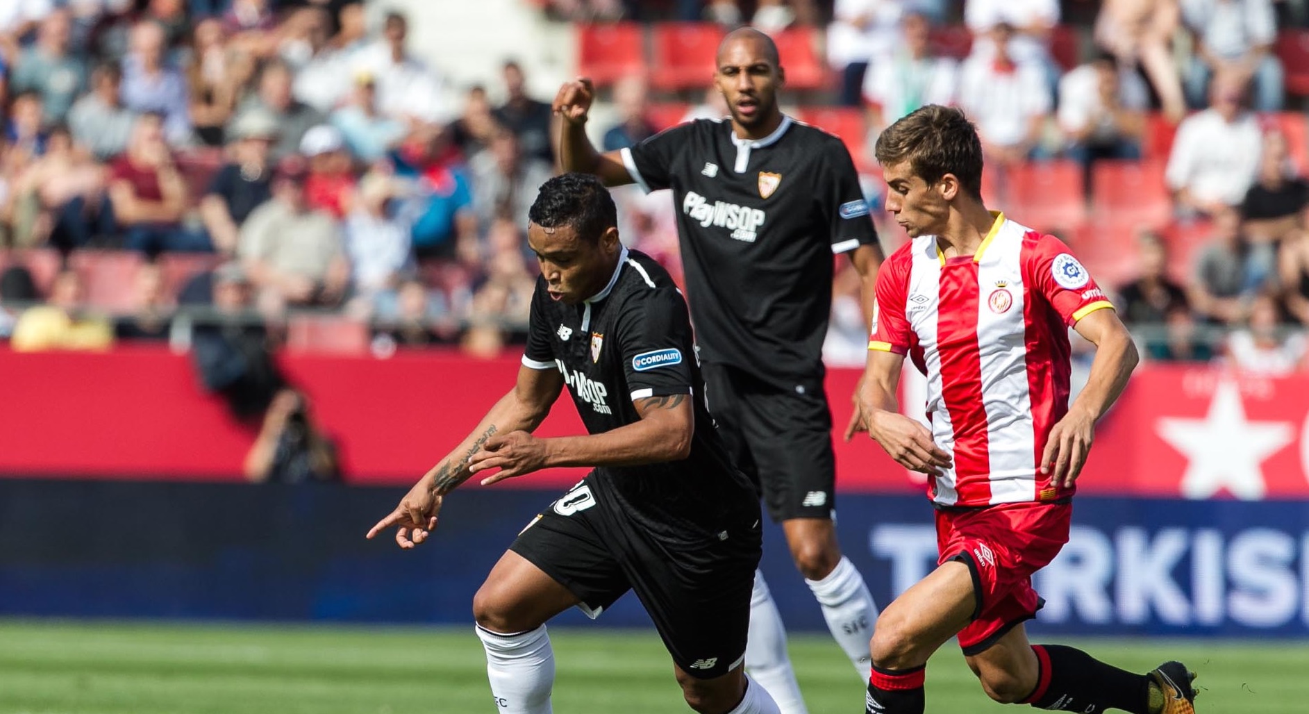 Muriel controls the ball in Sunday's game against Girona CF