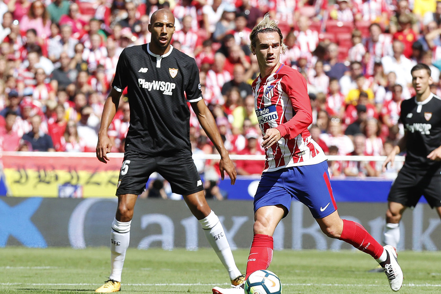 Nzonzi against Atlético de Madrid for Sevilla FC 