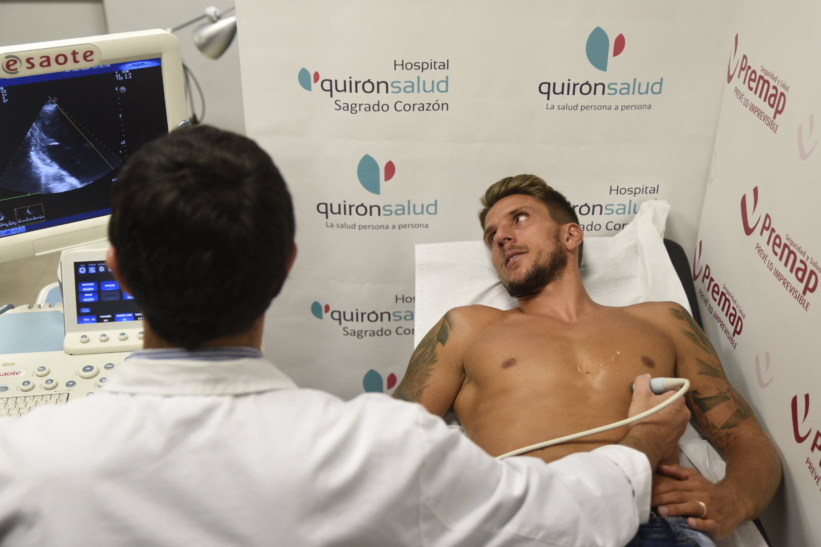 Carriço during a medical check-up