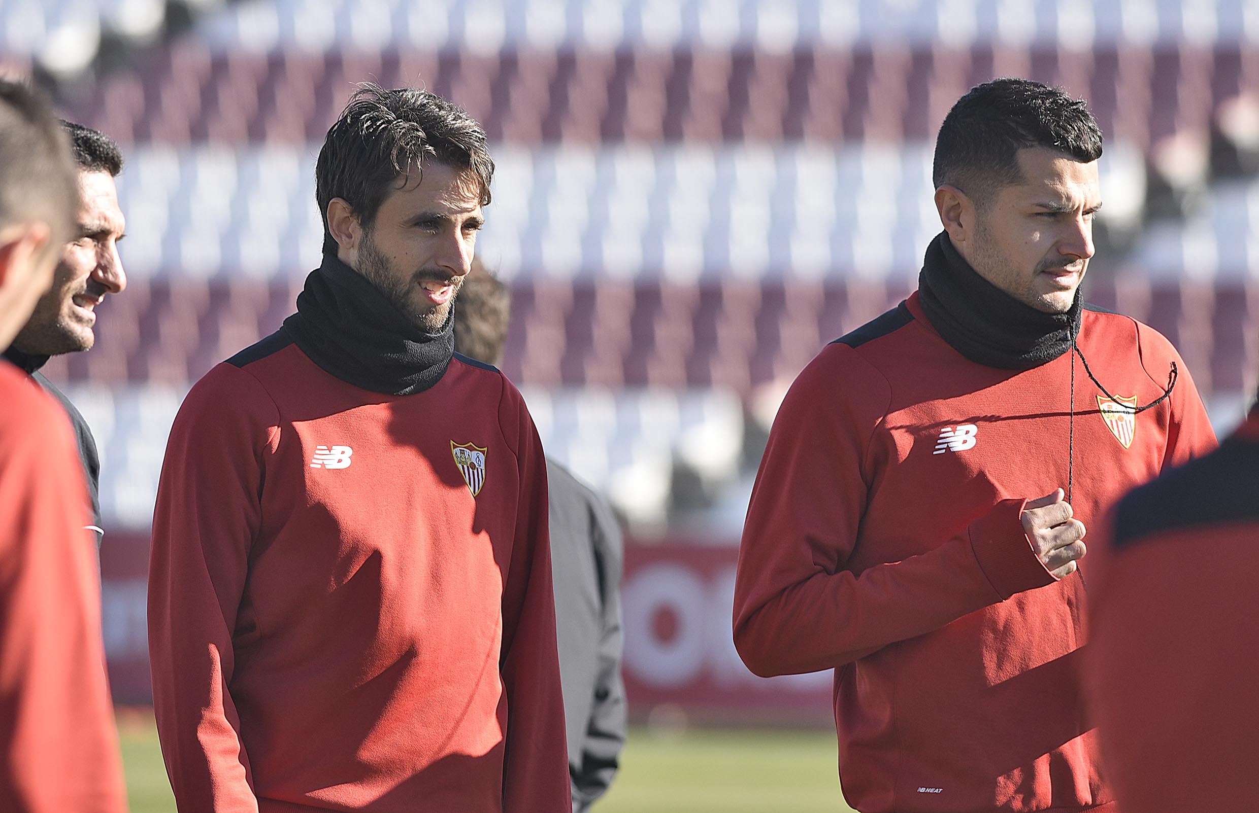 Pareja y Vitolo en un entrenamiento del Sevilla FC