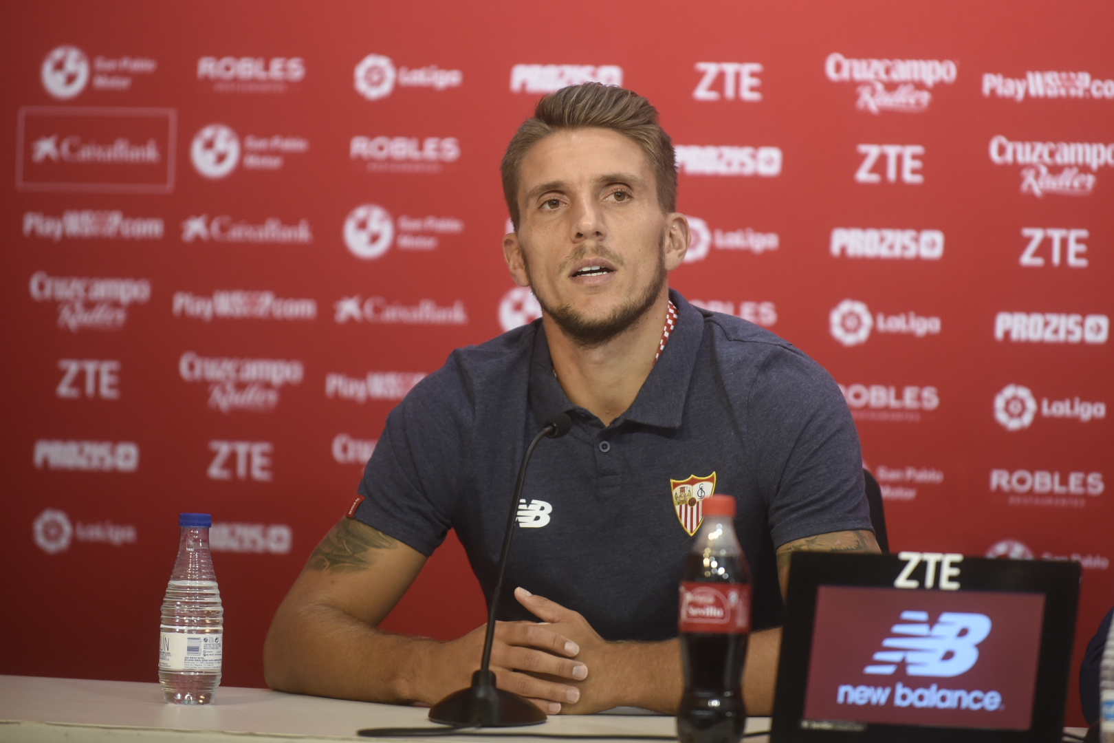 Carriço del Sevilla FC atiende a los medios