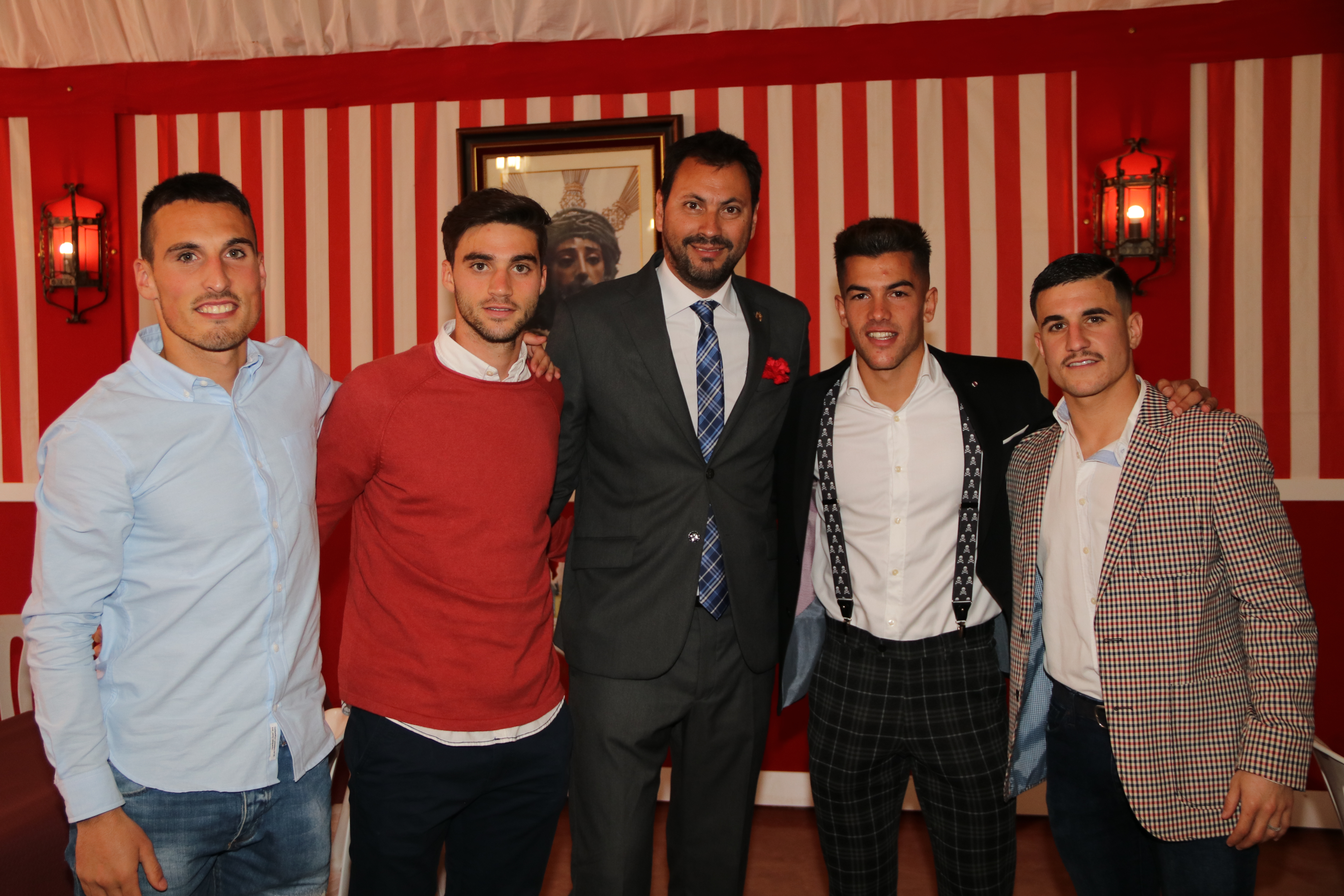 Los capitanes del Sevilla Atlético en la caseta de la PS Macarena