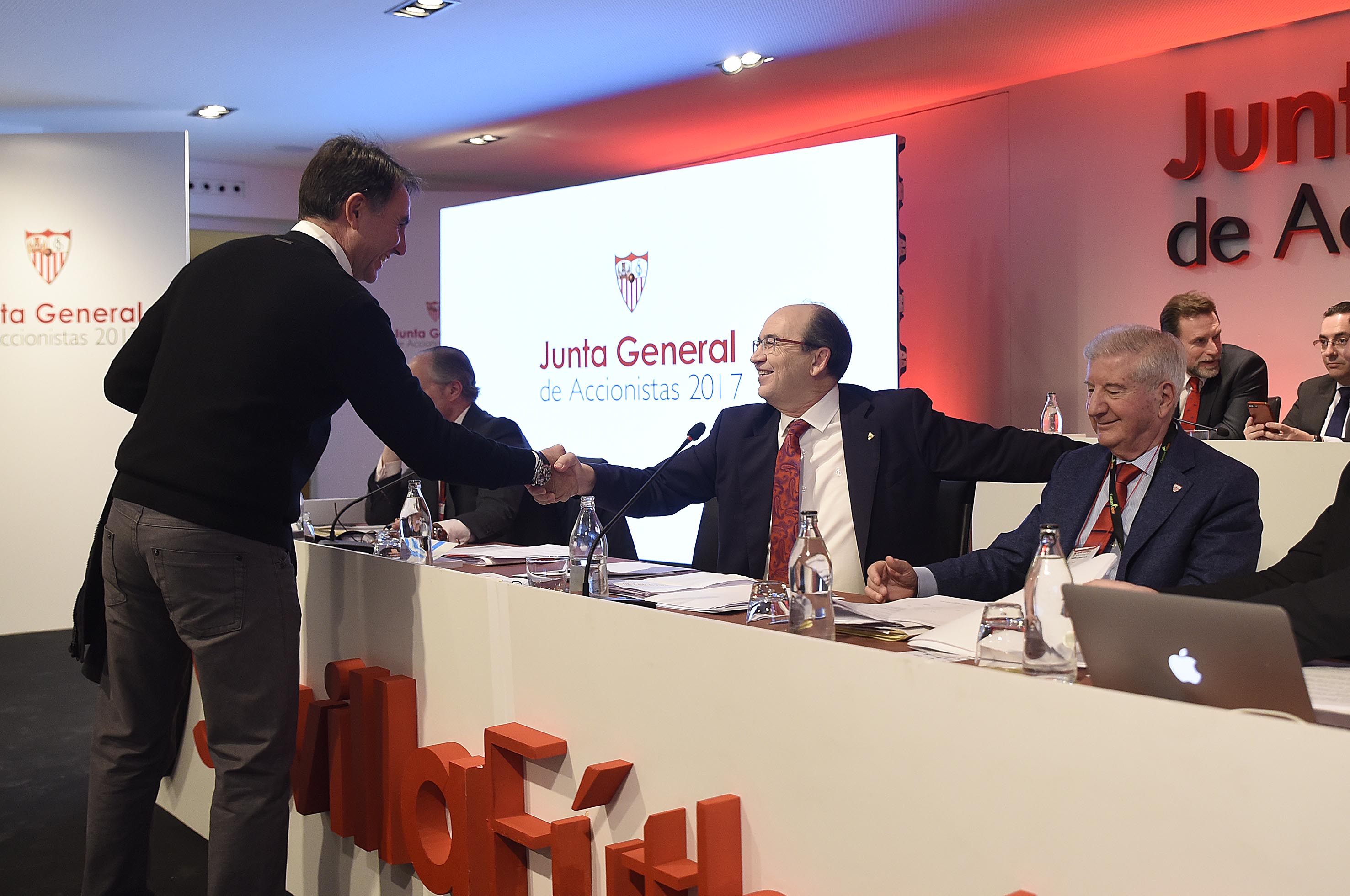 José Castro at the Shareholders' Assembly