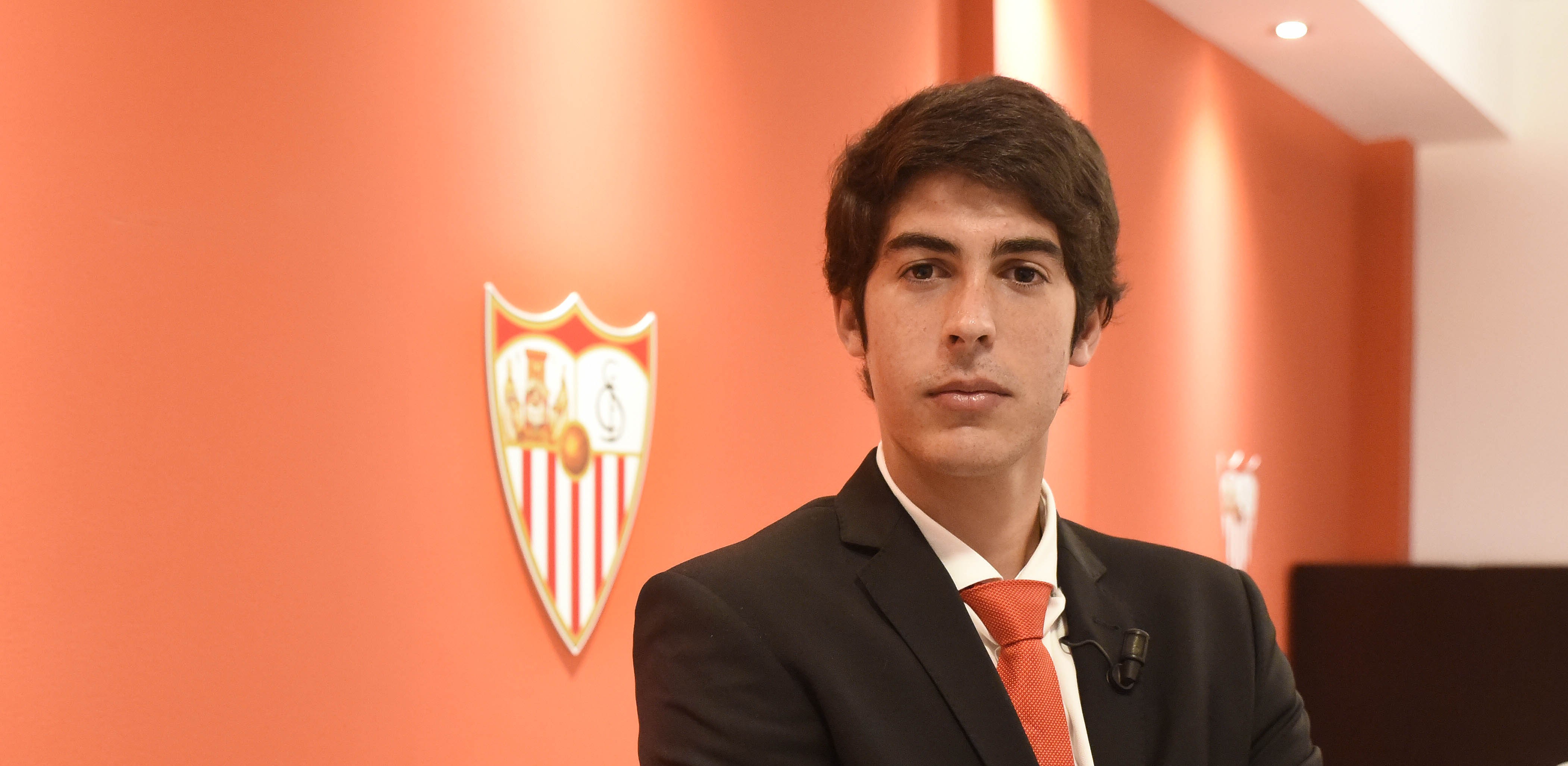 Carlos Fernández renews his contract