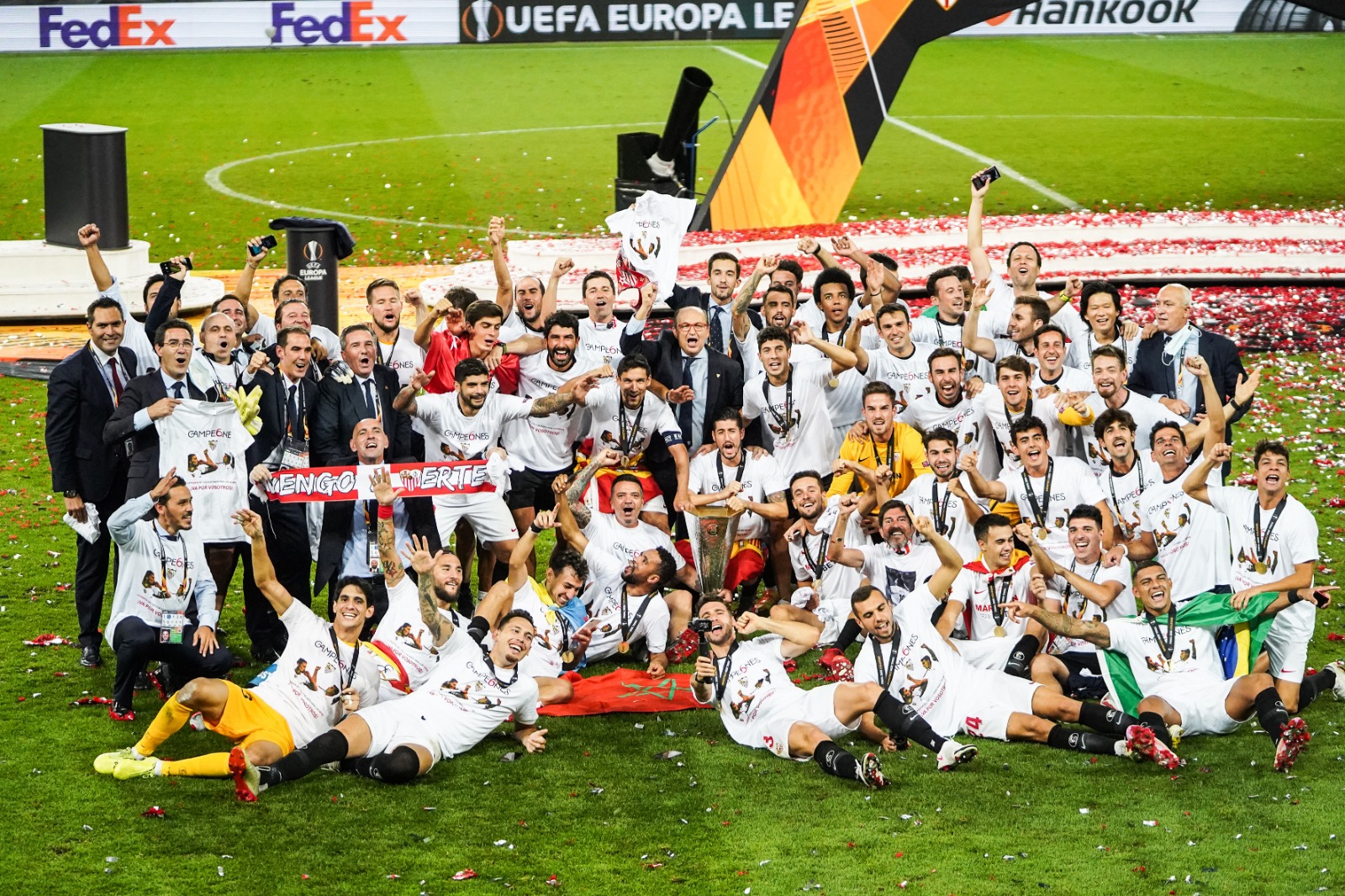 El Sevilla FC celebra la sexta Europa League en el Stadion Köln