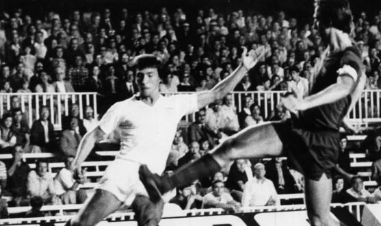 Pablo Blanco in action against Cruyff