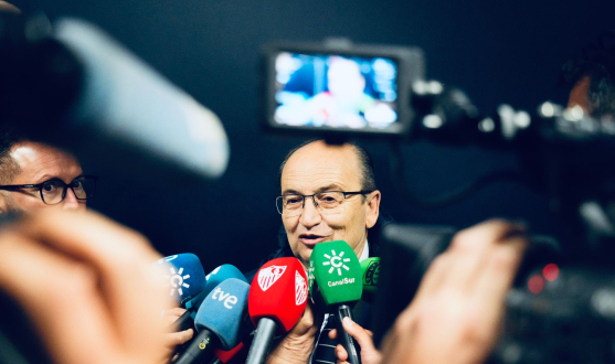 José Castro speaks to the press upon his arrival in Manchester
