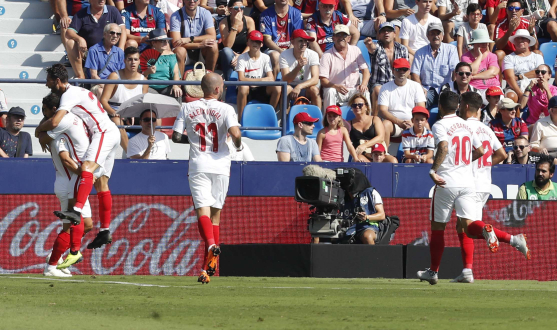 El Sevilla FC celebra un gol ante el Levante UD