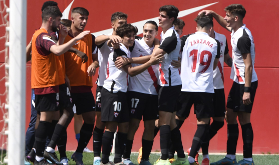 El Sevilla Atlético celebra su goleada ante el San Fernando