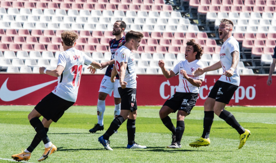 El Sevilla Atlético celebra su gol ante el Yeclano