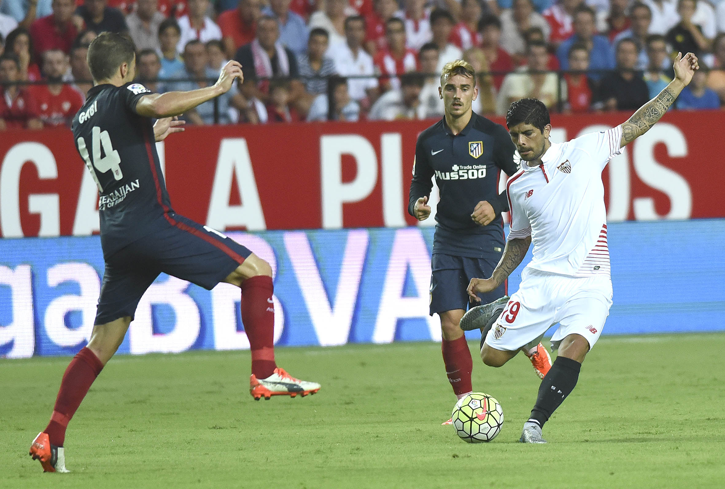 Banega en un lance del Sevilla-Atlético de la 15-16