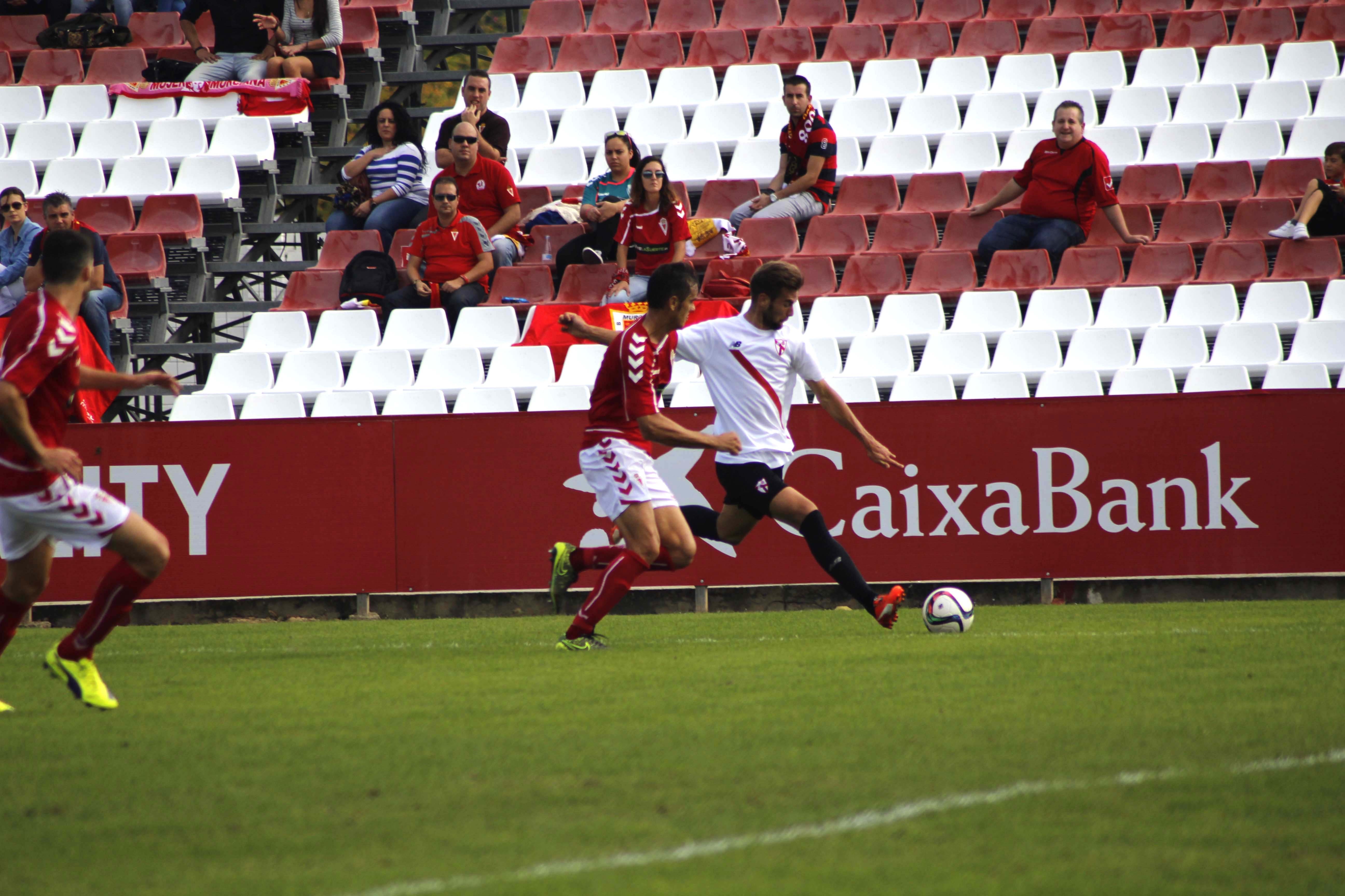 Carrillo en la jugada de gol al Real Murcia