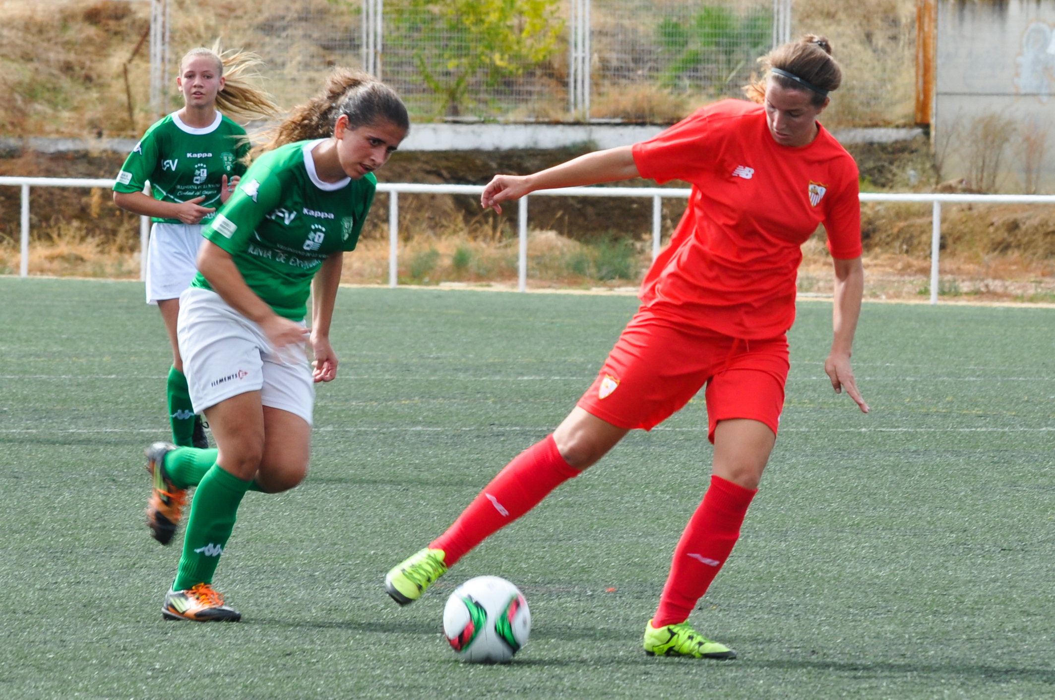 Jenni del Sevilla FC Femenino ante La Cruz Villanovense