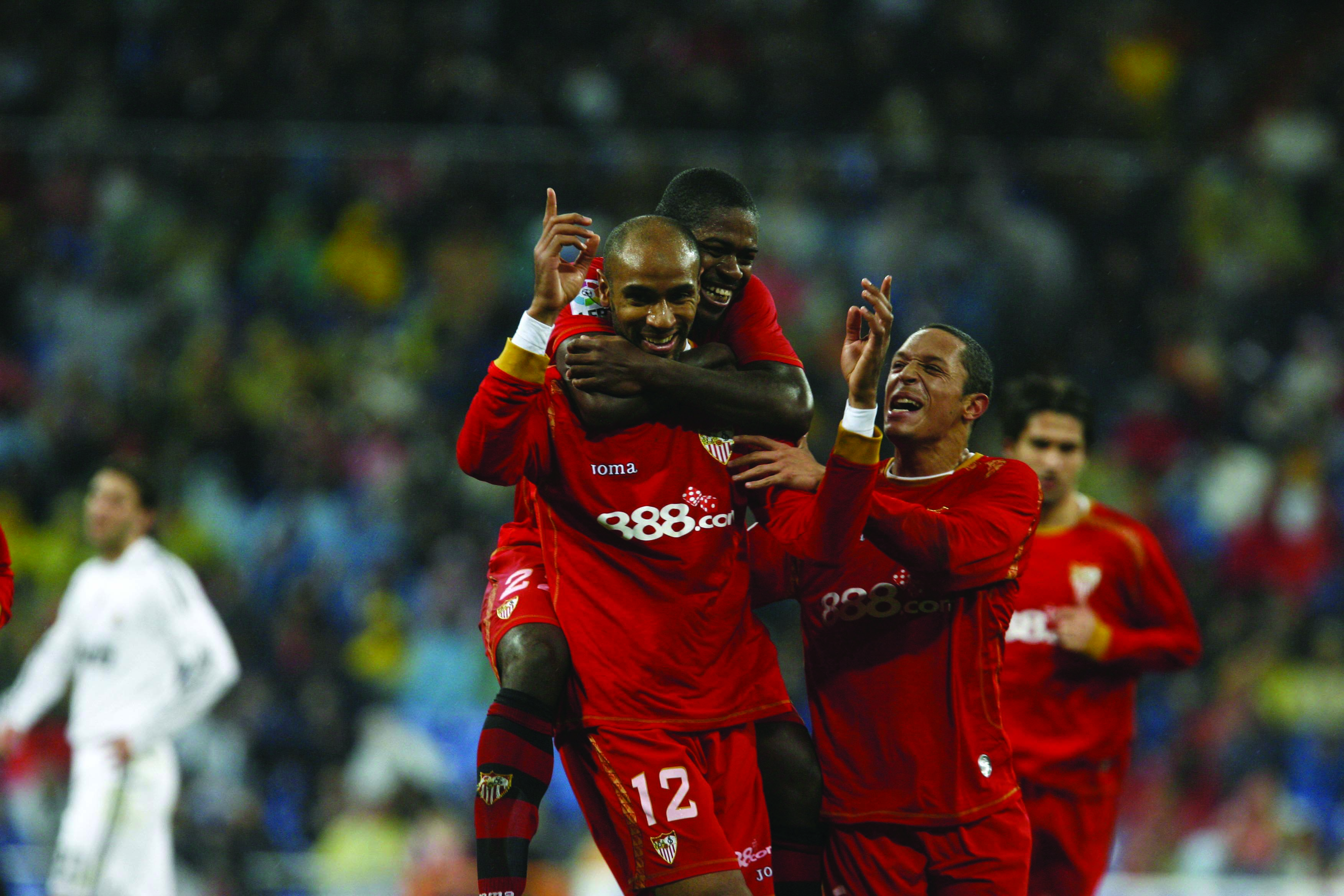 Kanouté celebrates scoring at the Bernabéu