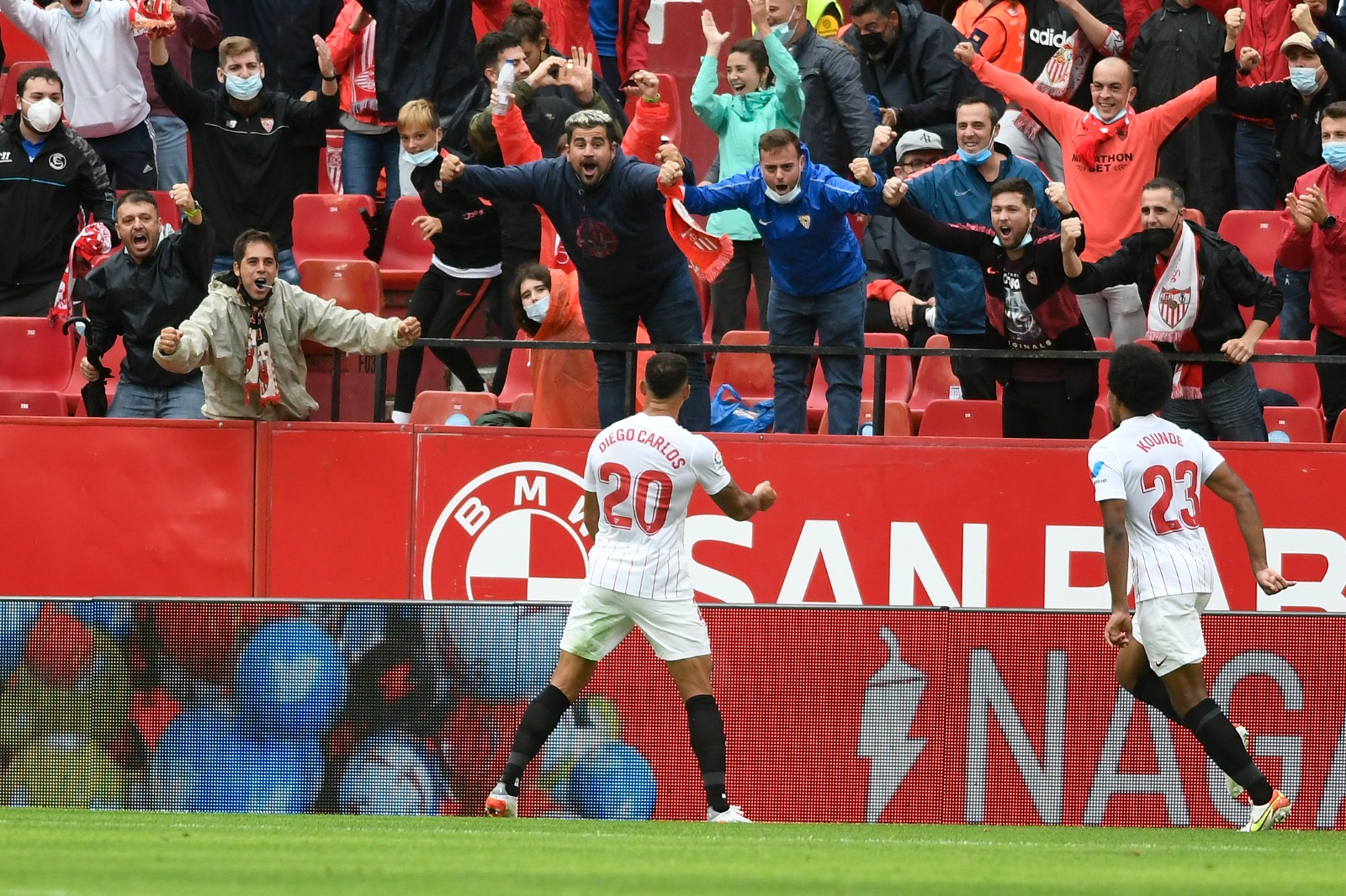 Diego Carlos celebra un gol en el Ramón Sánchez-Pizjuán