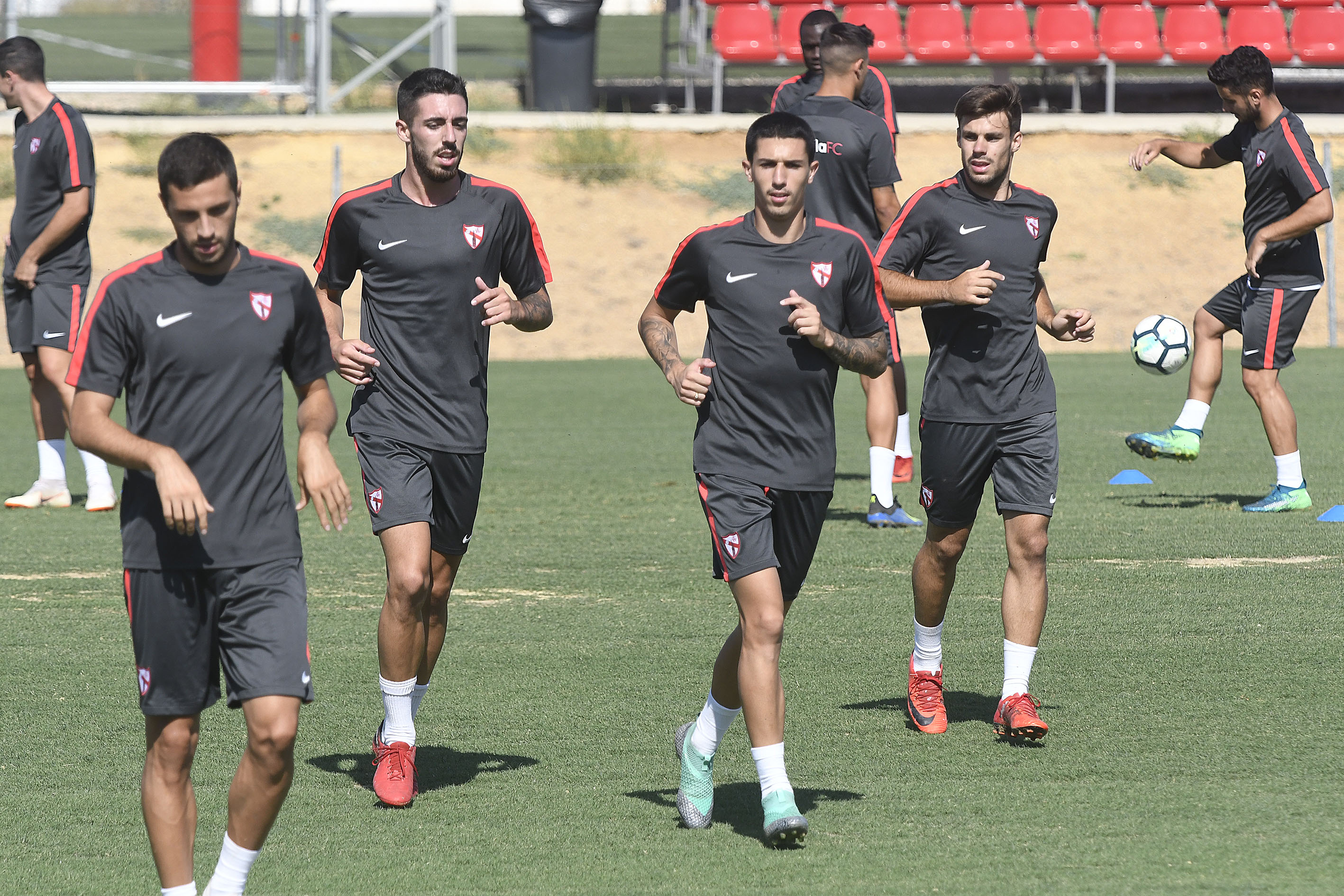 Entrenamiento del Sevilla Atlético en la ciudad deportiva