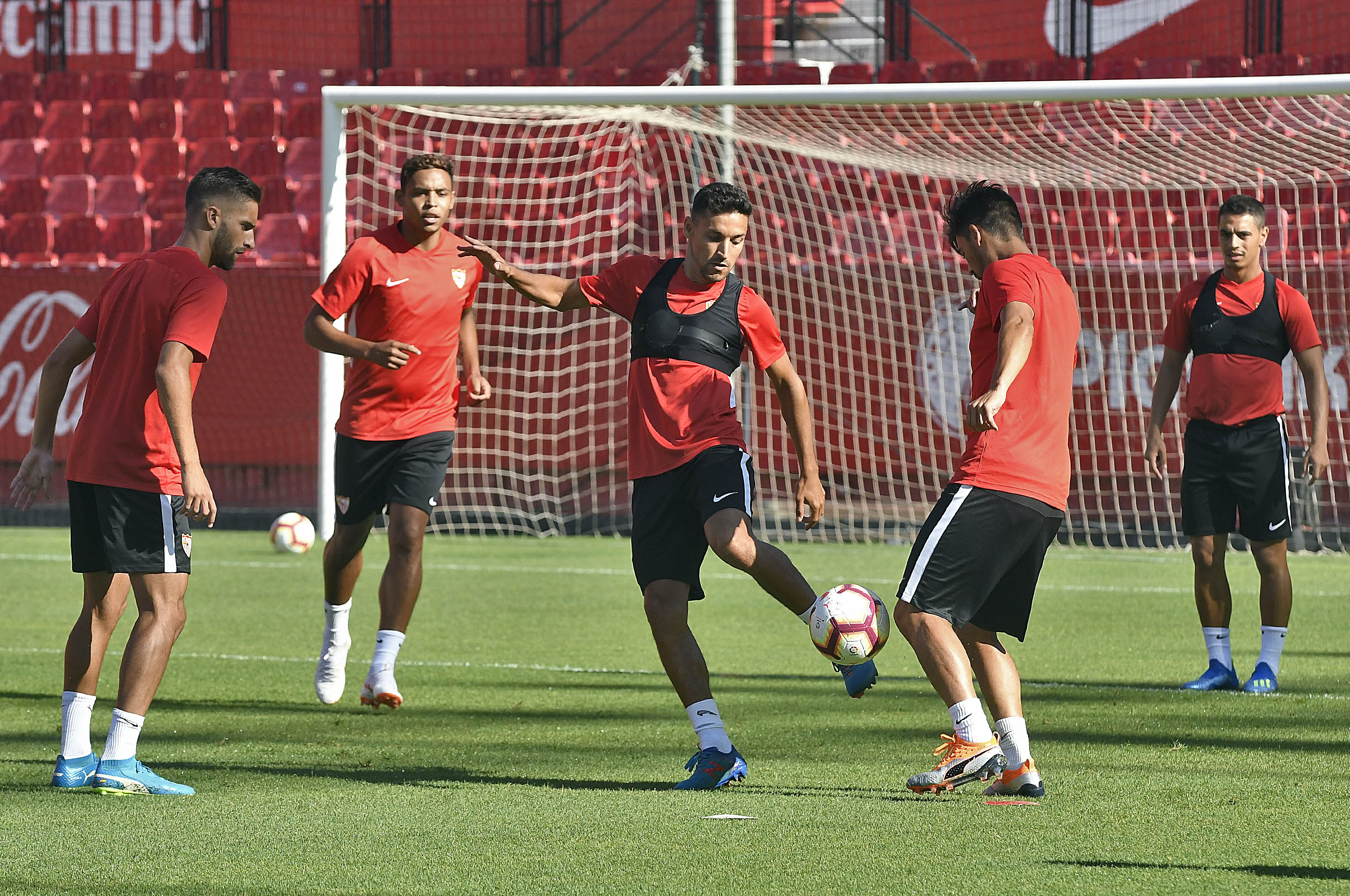 Entrenamiento del Sevilla FC en el Ramón Sánchez-Pizjuán