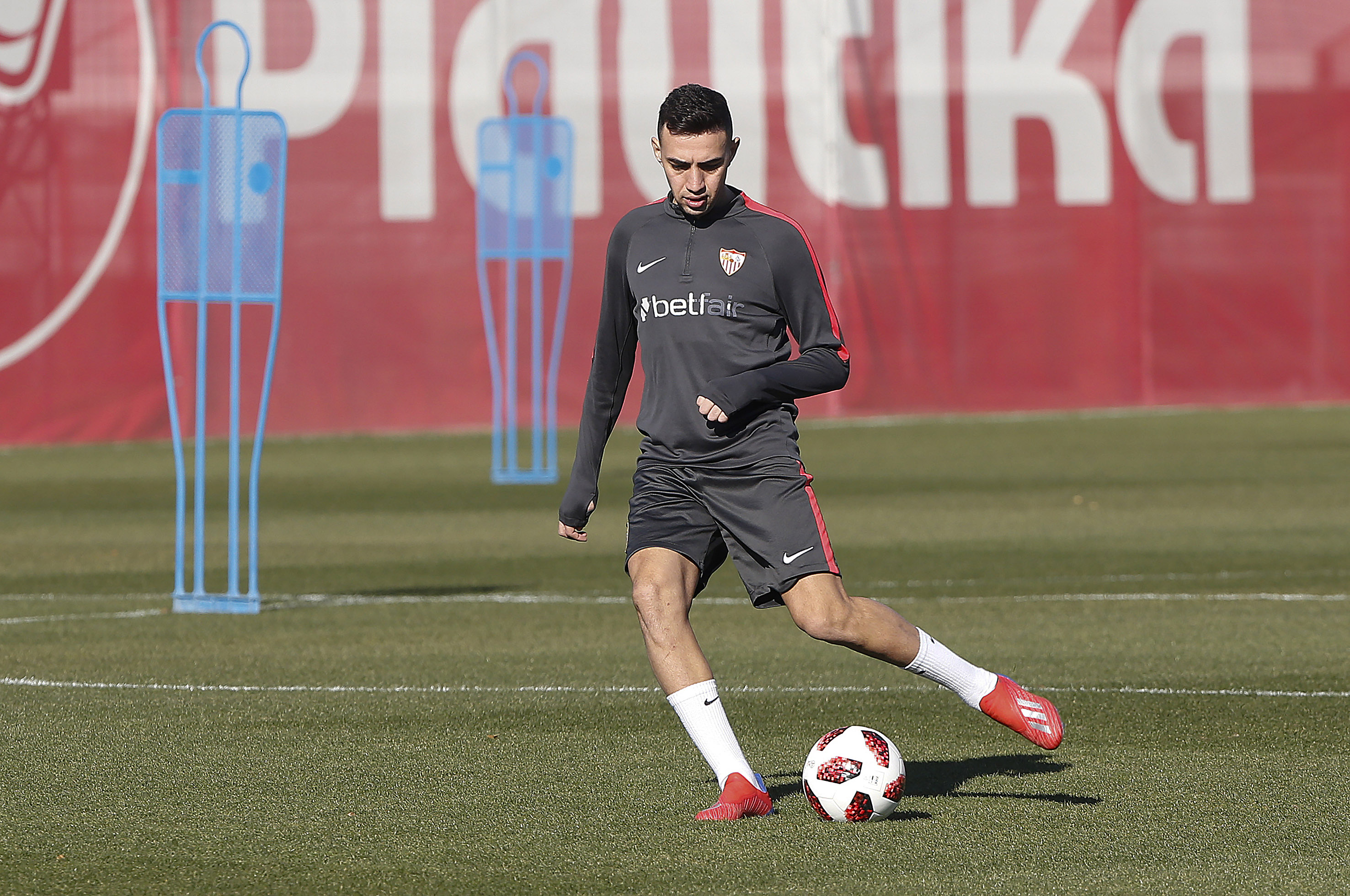 Munir se ejercita con el Sevilla FC