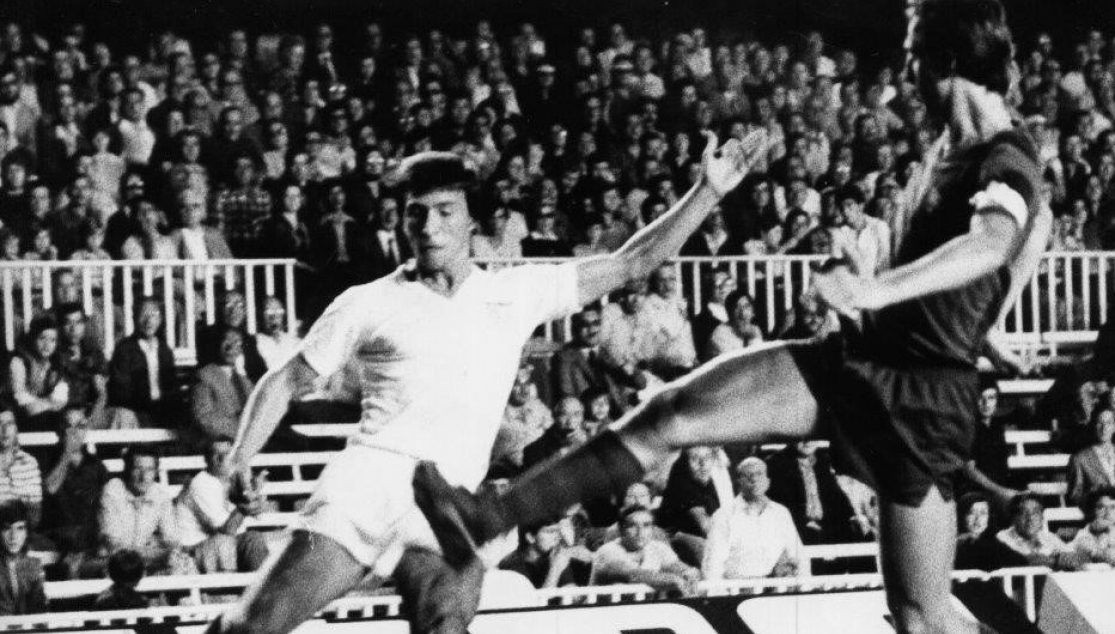 Pablo Blanco in action against Cruyff