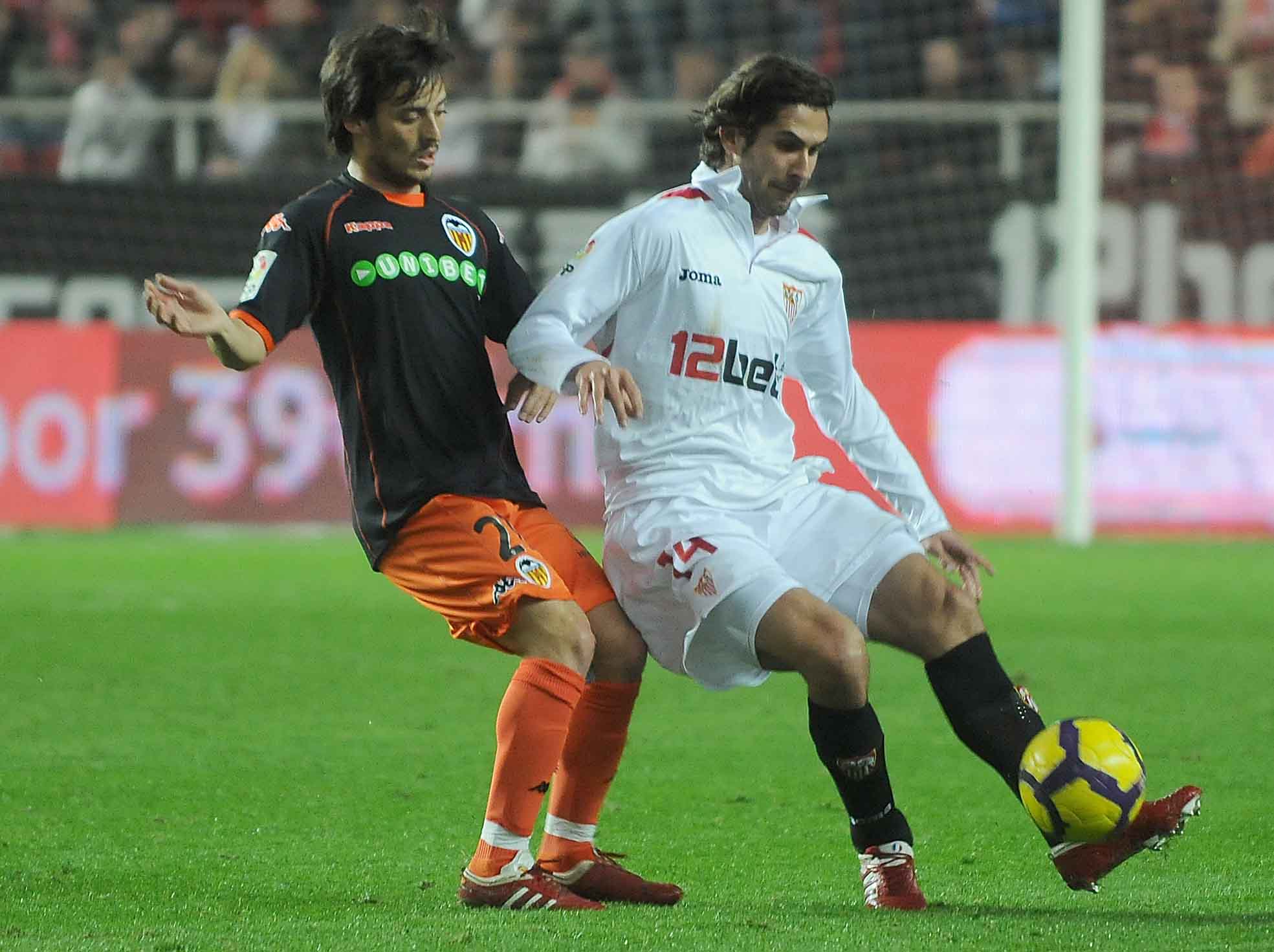 Escudé in action for Sevilla FC