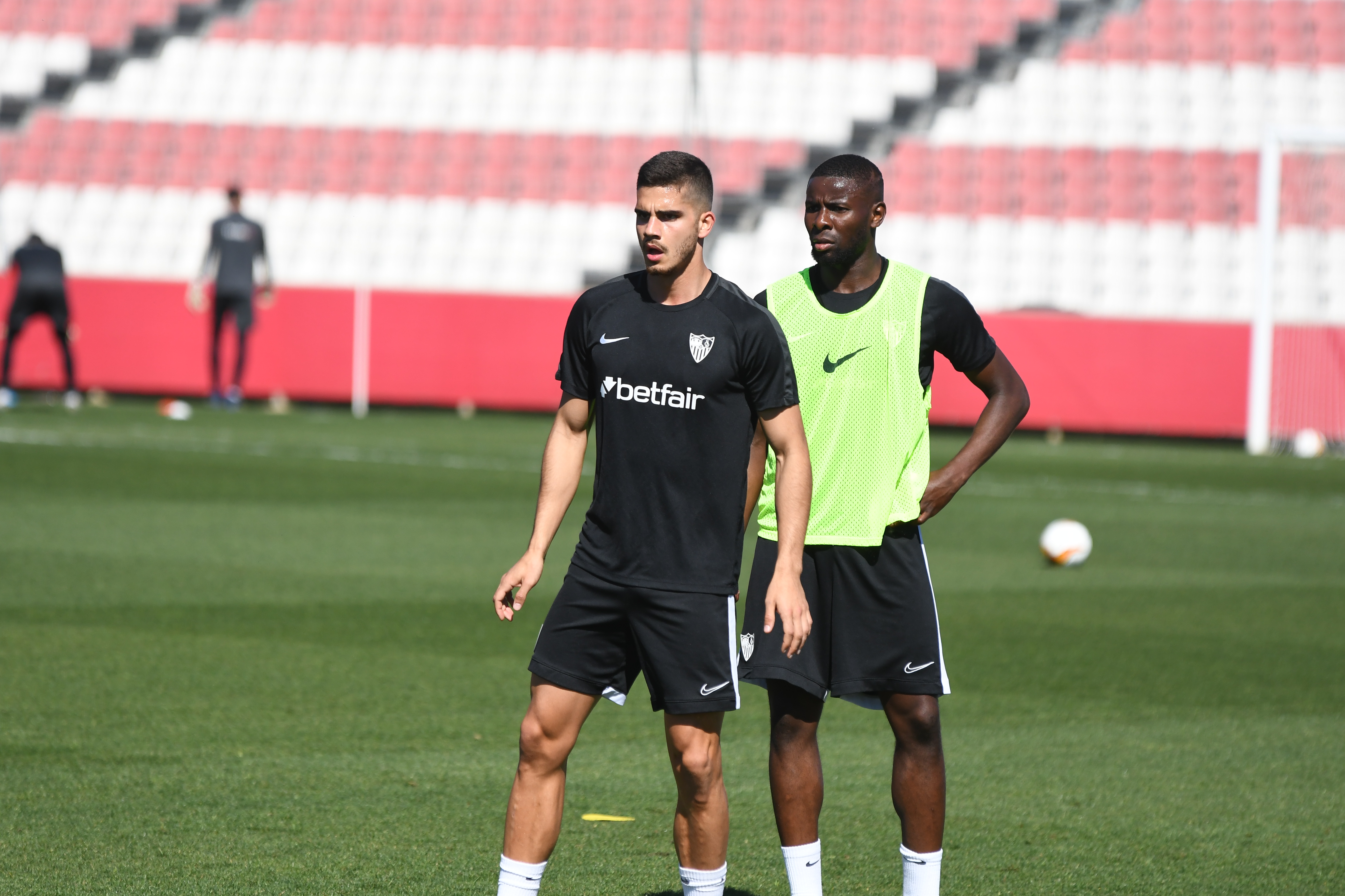 André Silva y Amadou en un entrenamiento