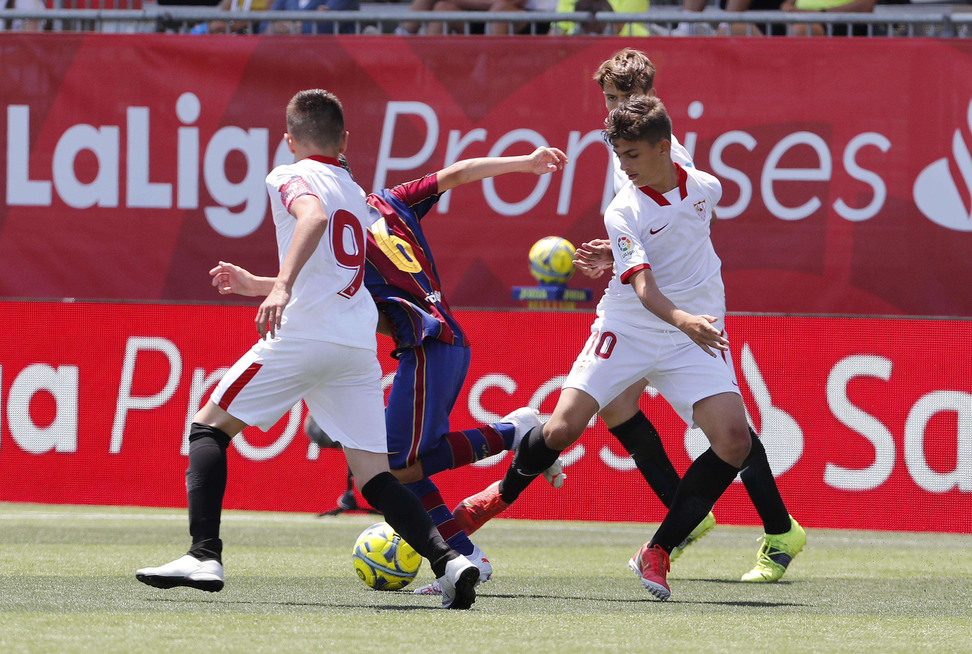 Momento de la final entre Sevilla FC y FB Barcelona de LaLiga Promises