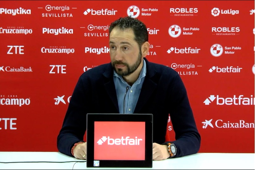 Pablo Machín en rueda de prensa analizando el encuentro liguero ante el Villarreal