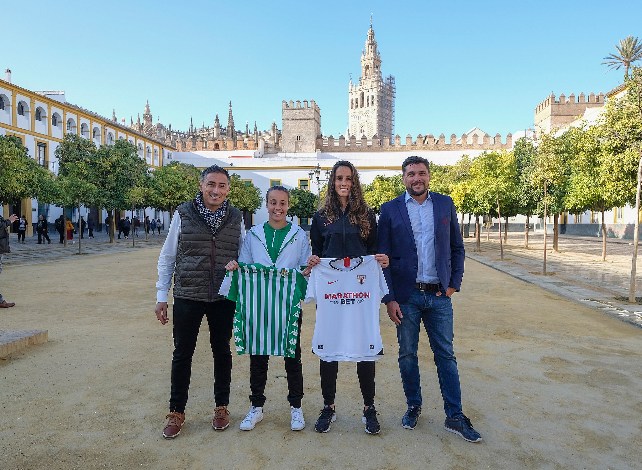 Foto conjunta Sevilla FC Femenino y Betis