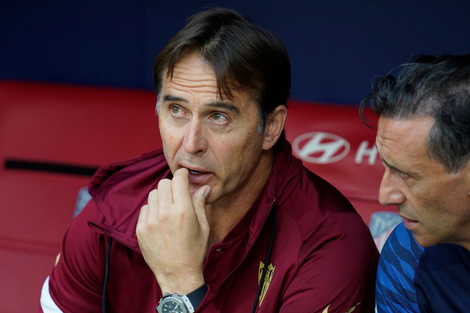 Lopetegui in the opening stages of the game at the Wanda Metropolitano