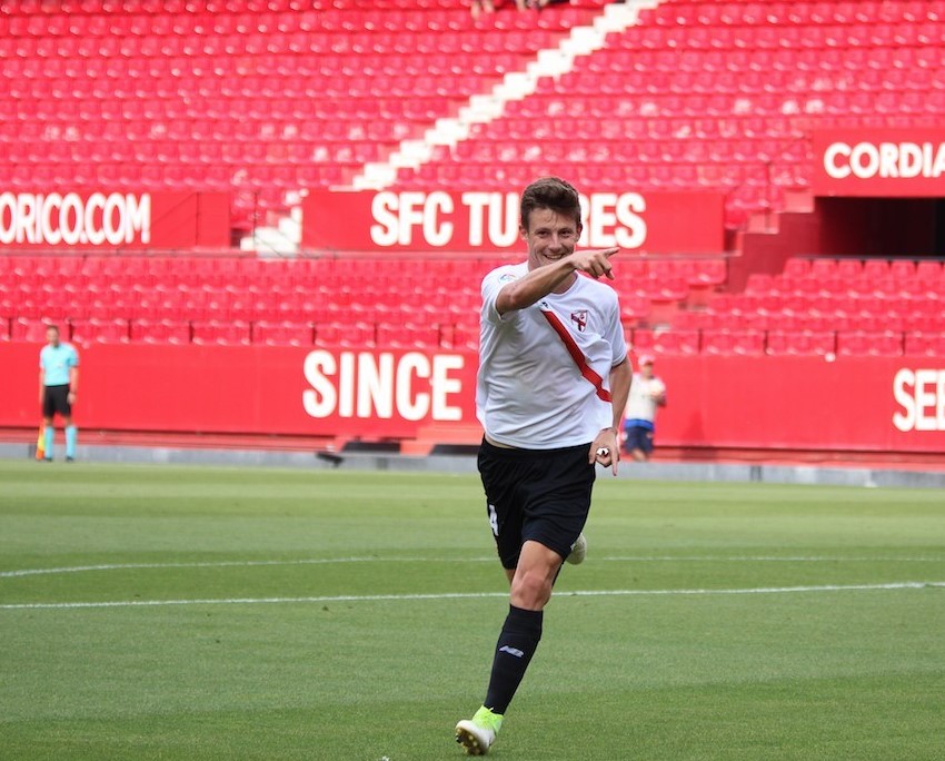Marc Gual celebra un gol con el Sevilla Atlético