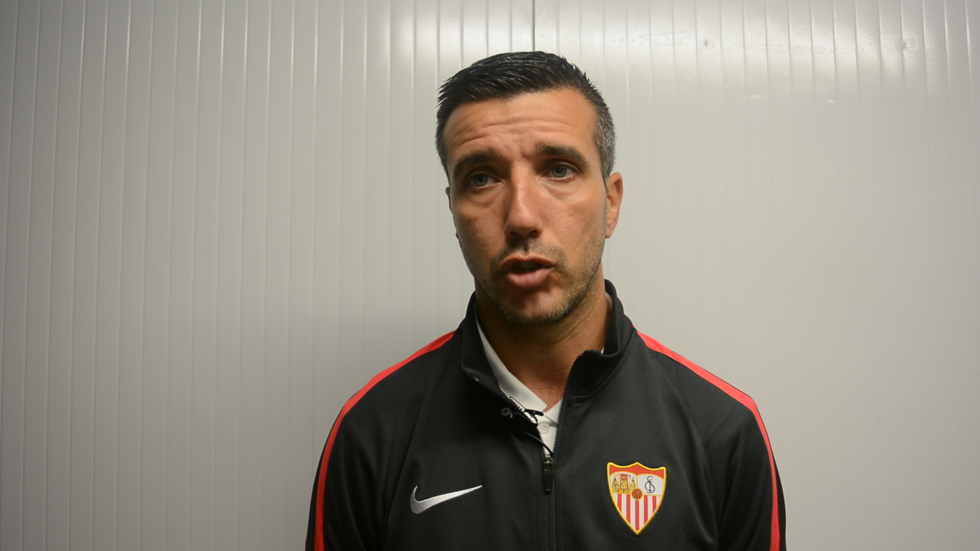 Paco Garcia, entrenador del primer equipo femenino del Sevilla FC, atiende a los medios oficiales tras el partido ante el Málaga CF