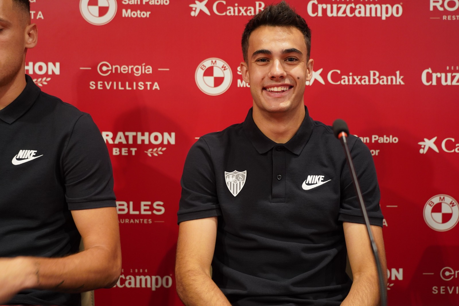 Reguilón en su presentación con el Sevilla FC