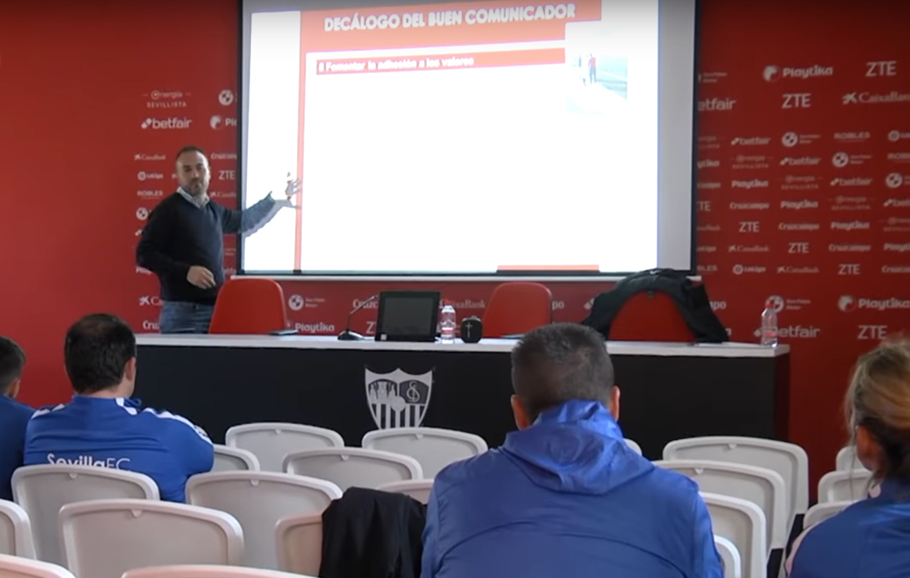 Charla del área de psicólogos del Sevilla FC