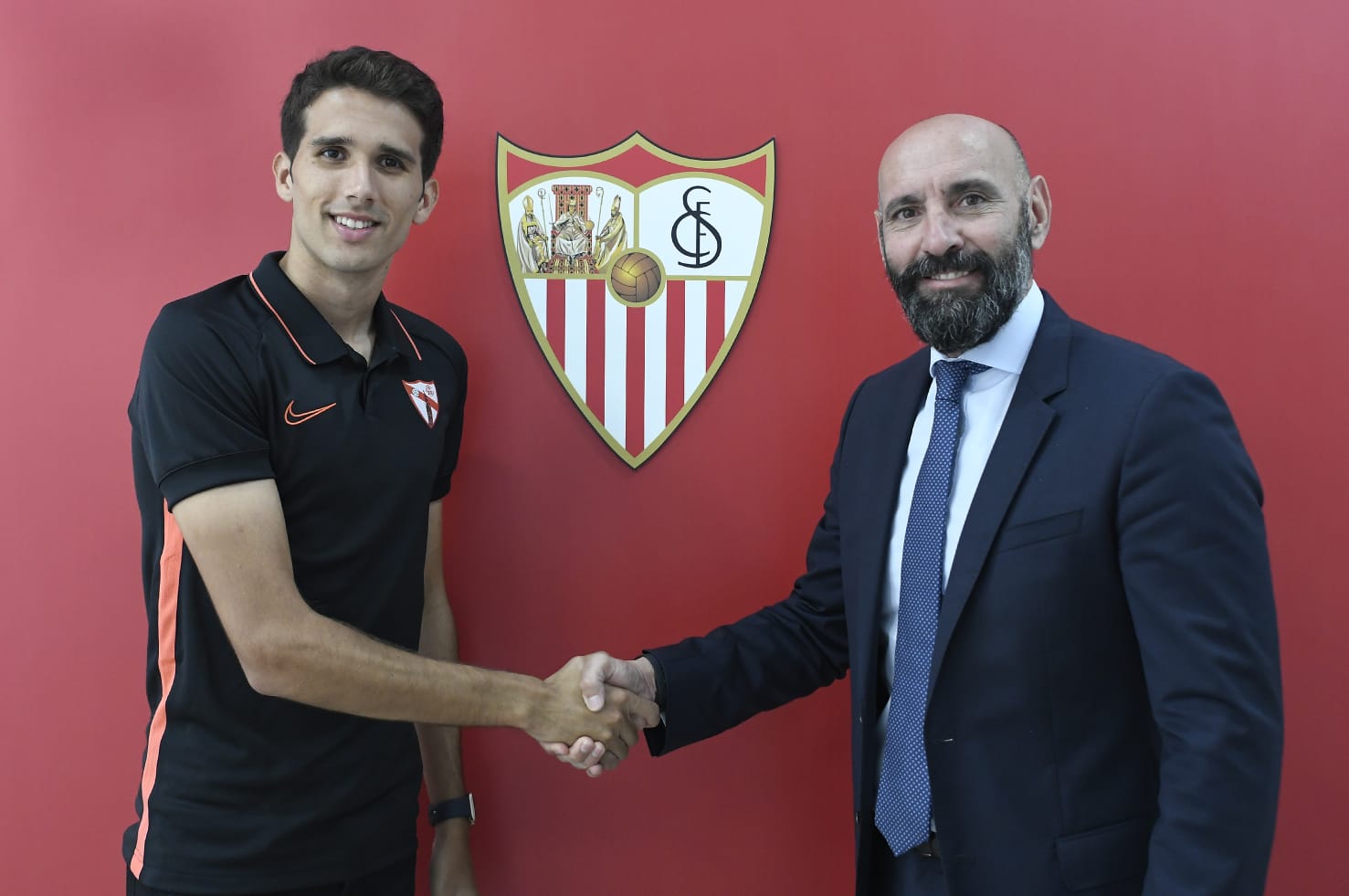 Juanpe renueva con el Sevilla FC