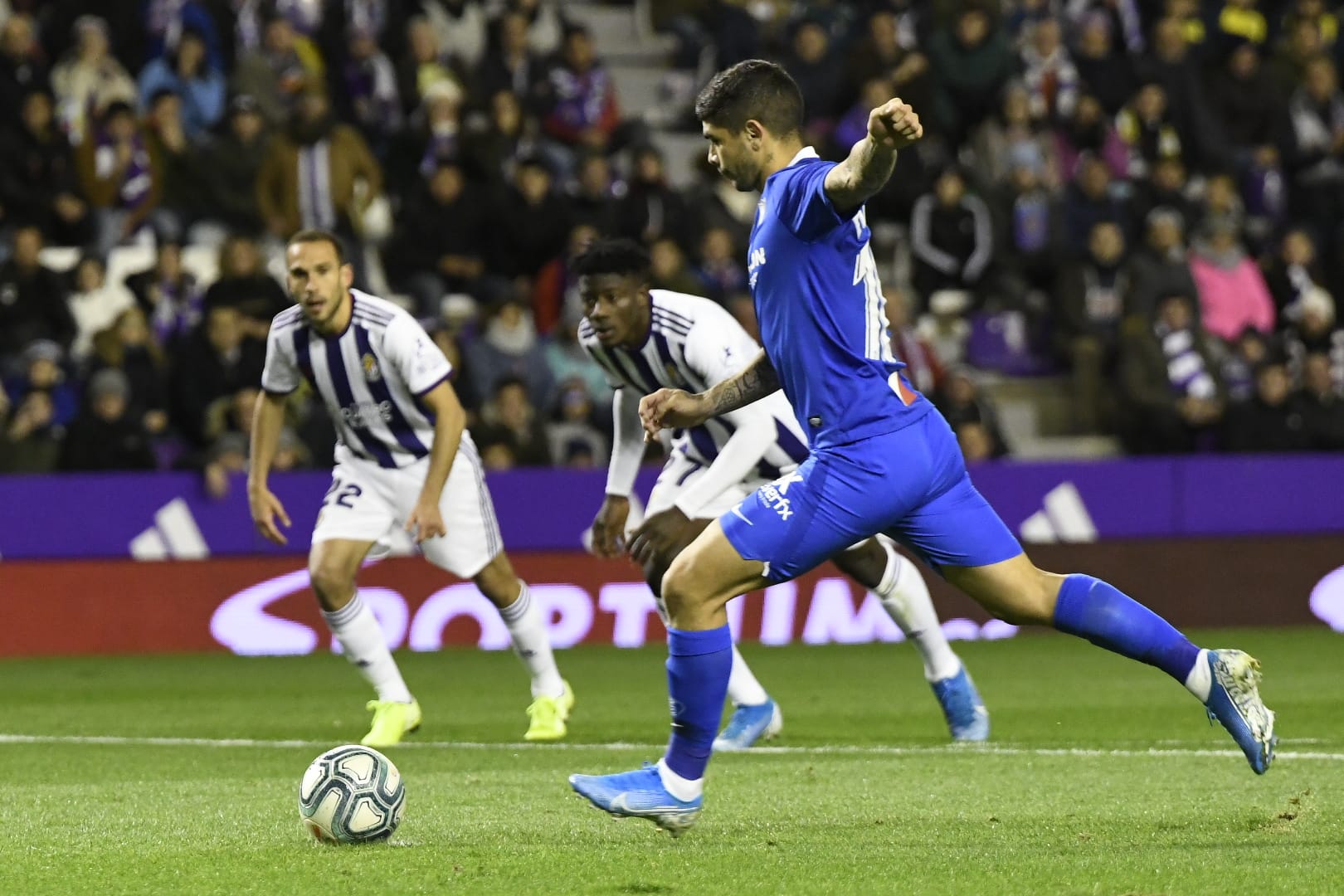Banega ejecuta el penalti que dio la victoria en Valladolid