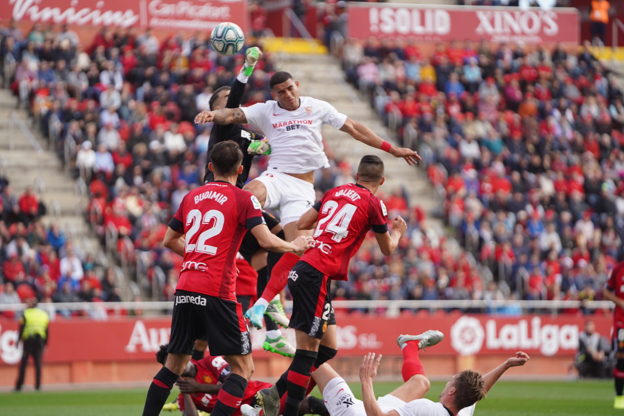 Diego Carlos, en el primer gol del Sevilla FC en Mallorca