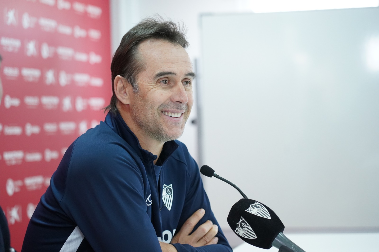 Lopetegui during the press conference before CD Mirandés 