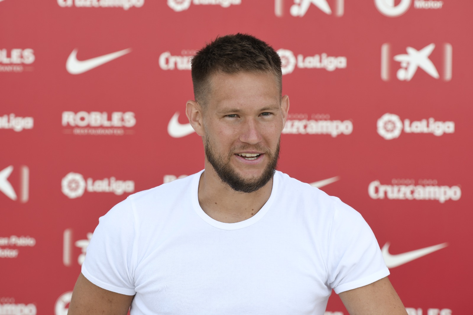 Vaclík atendió a los medios oficiales del Sevilla FC