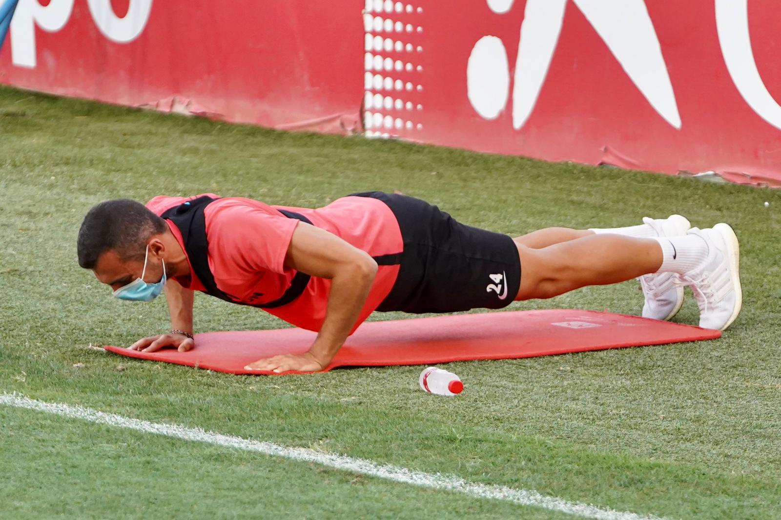 Imagen de Joan Jordán en el entrenamiento del Sevilla FC