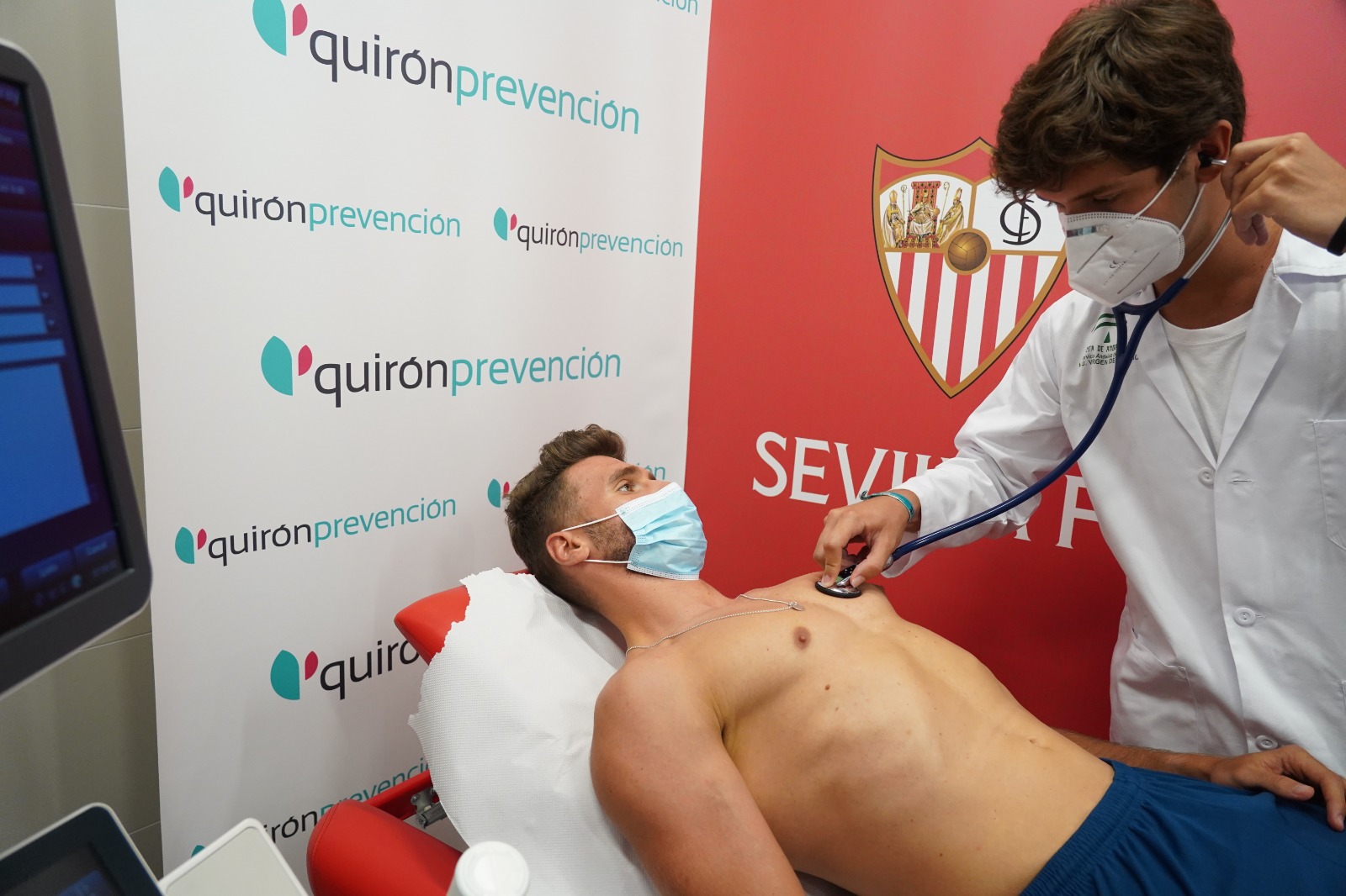 El Sevilla FC pasó los reconocimientos médicos antes de arrancar los entrenamientos